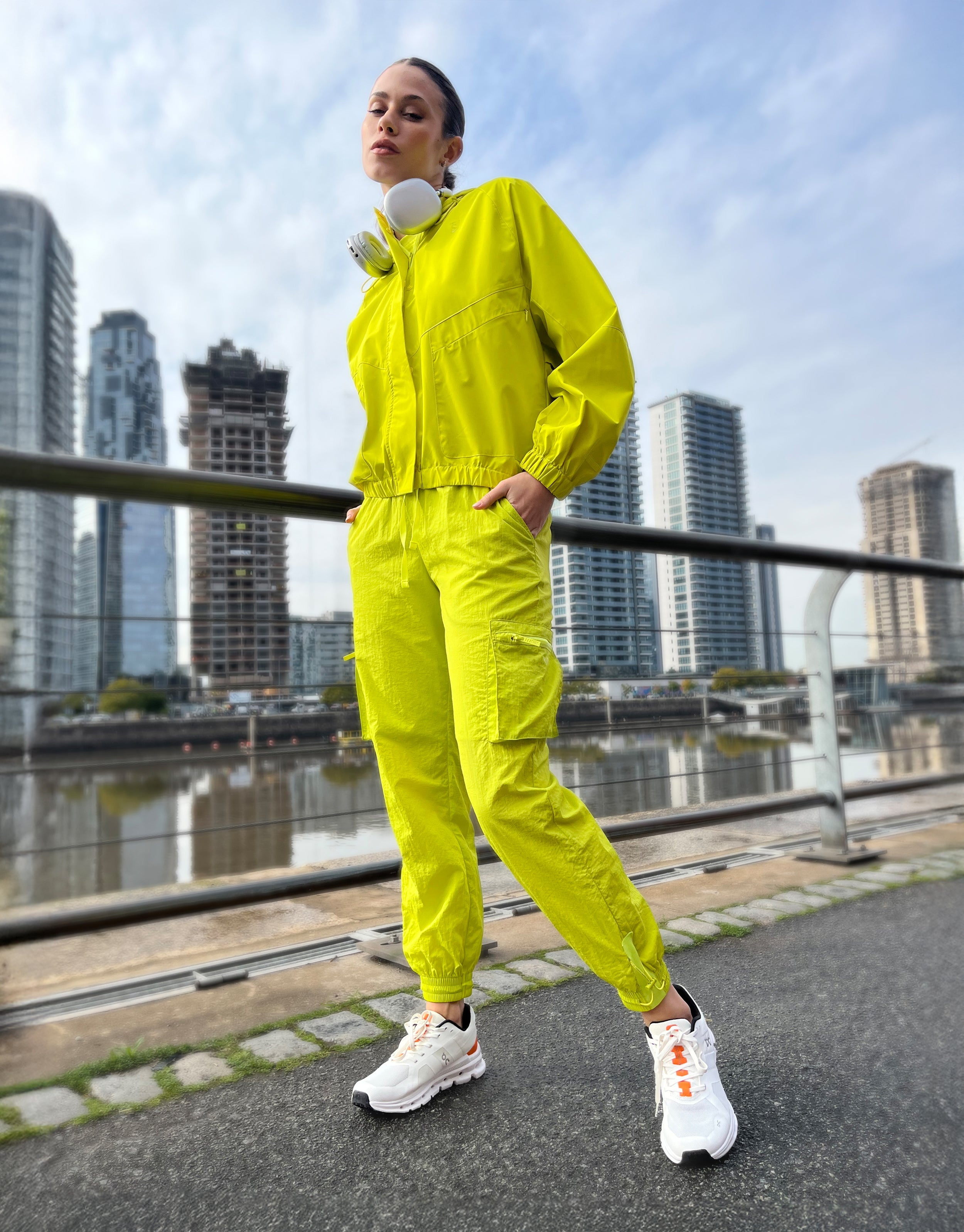 STORM NEON JOGGER