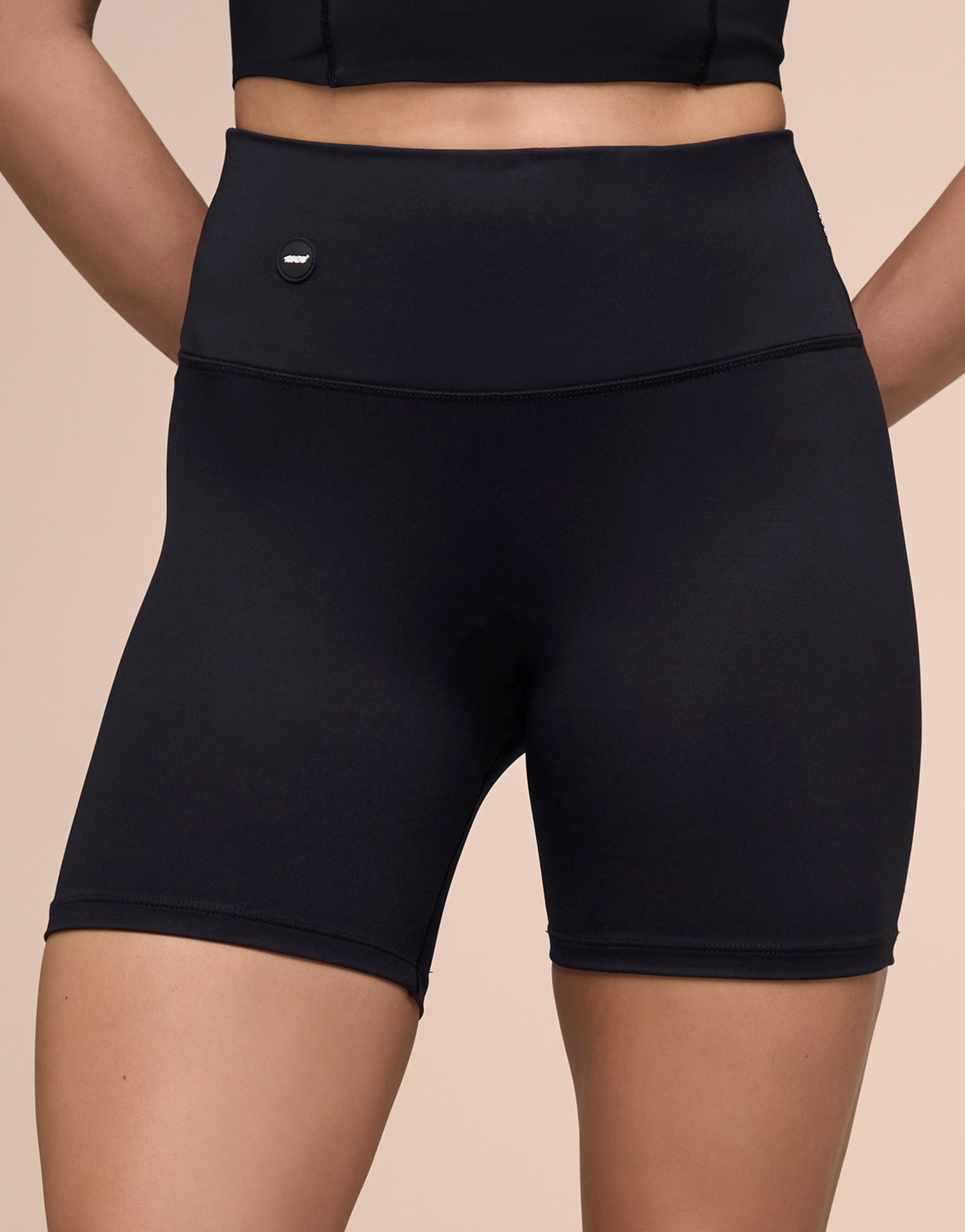 SPICY BLACK SHORT