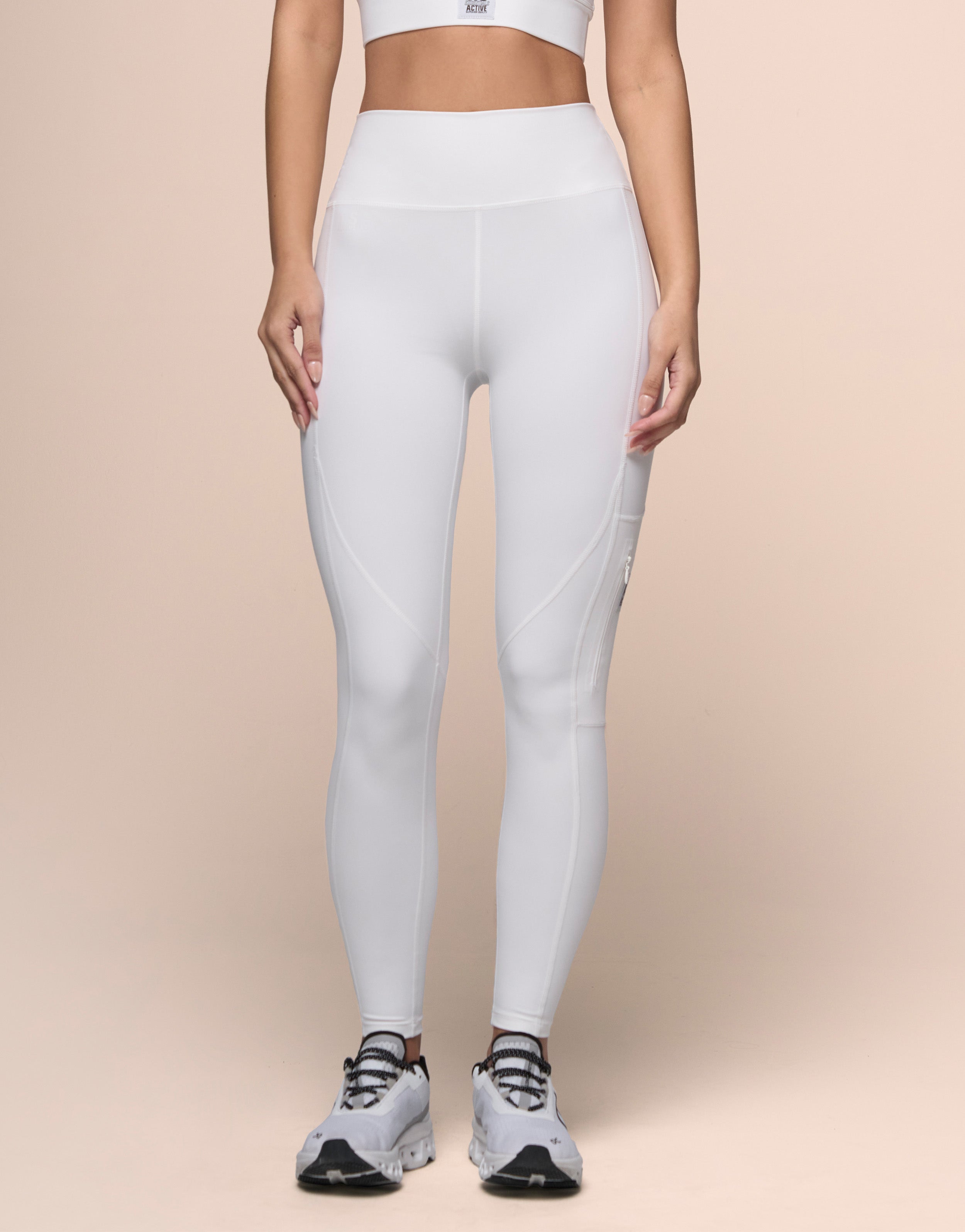 KNITTED WHITE LEGGING