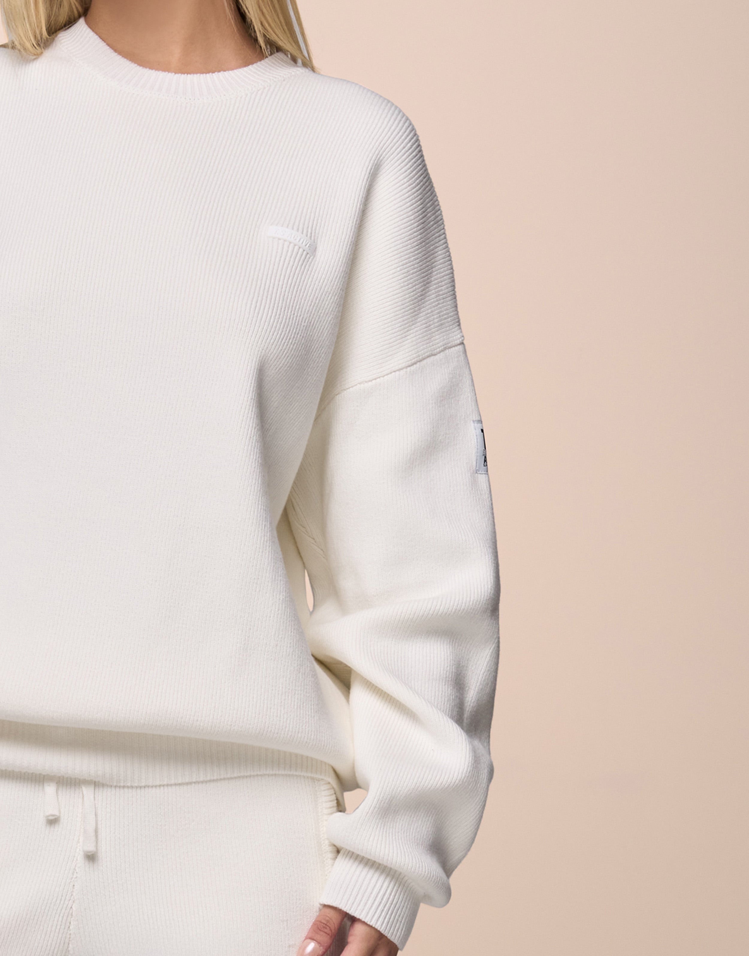 KNITTED WHITE HOODIE
