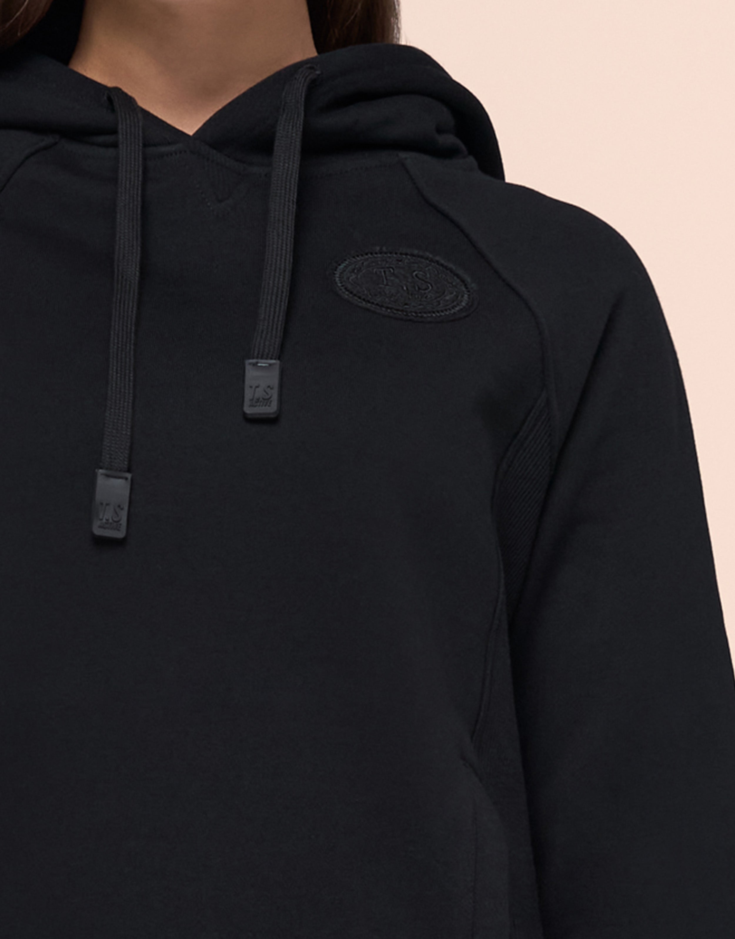 TERRA BLACK HOODIE