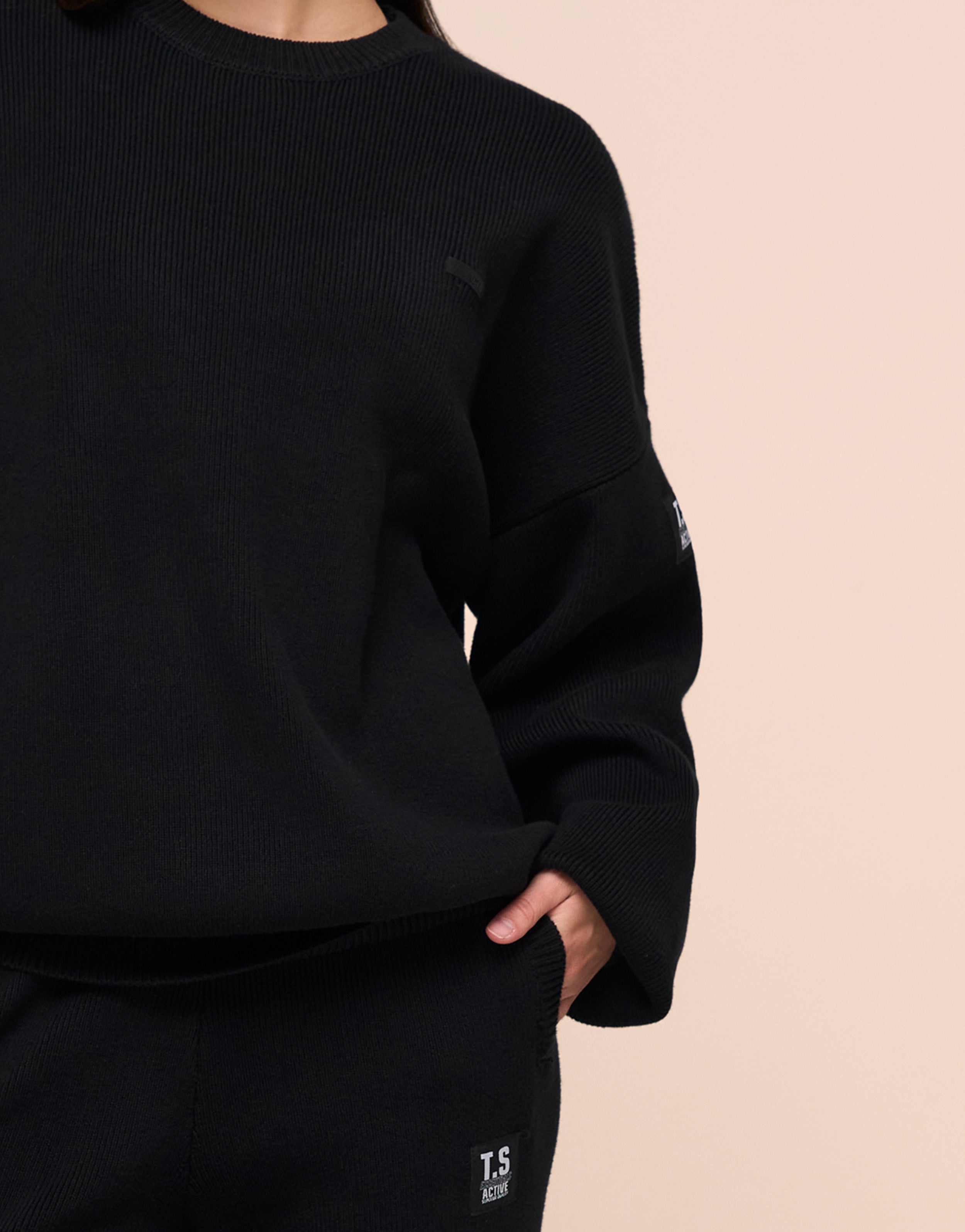 KNITTED BLACK HOODIE