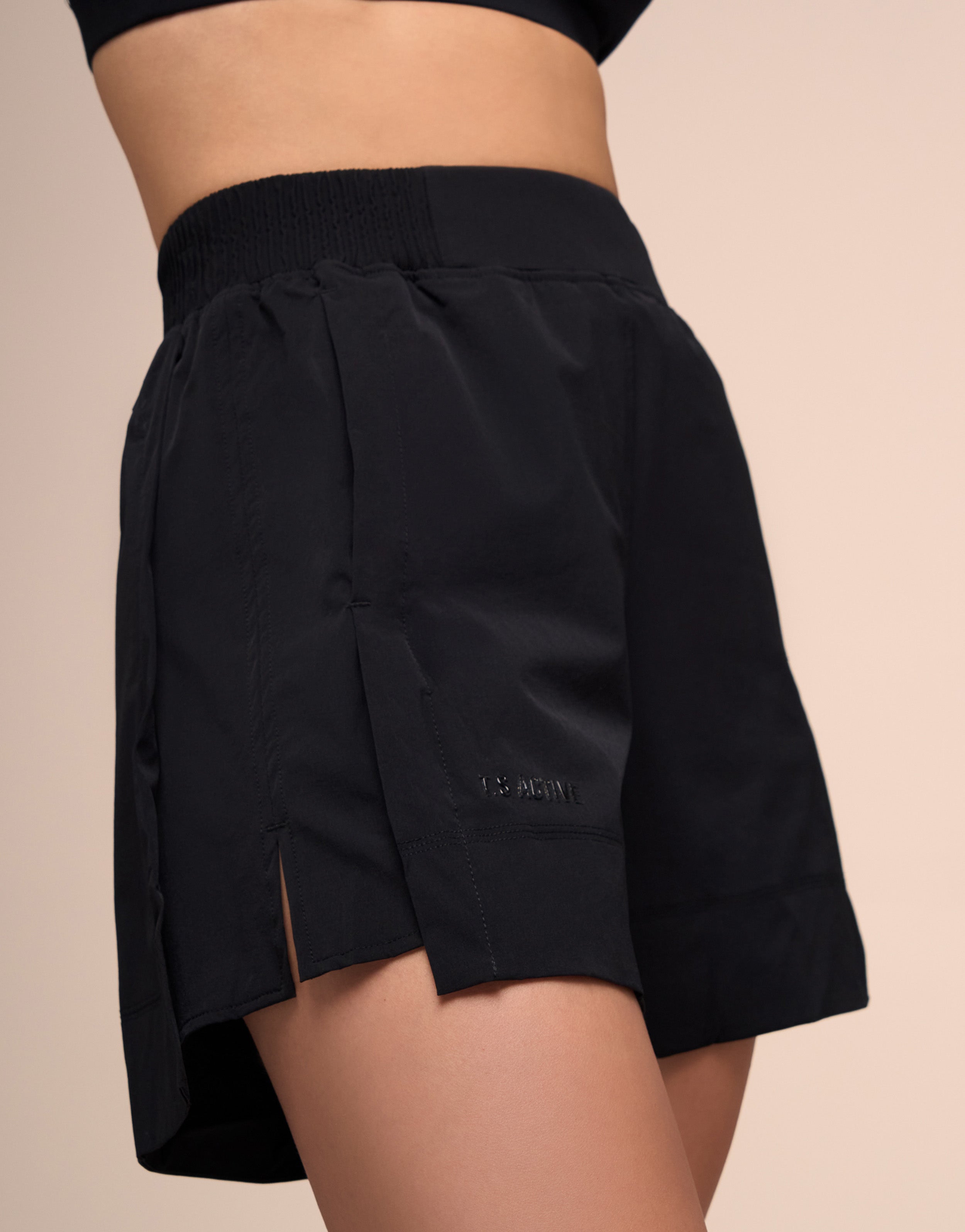 PALM BLACK SHORT