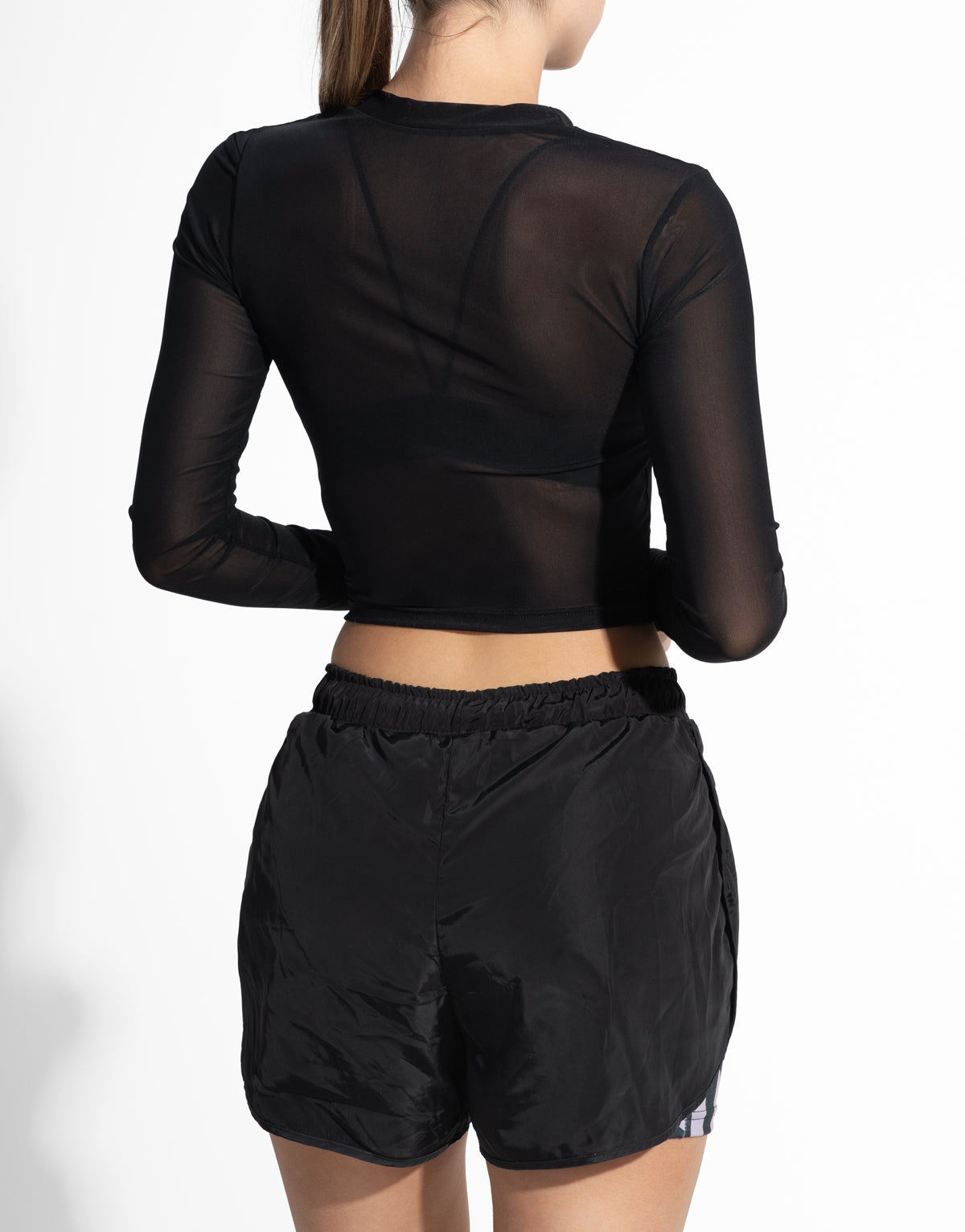 BLACK RUNNING TULL TOP