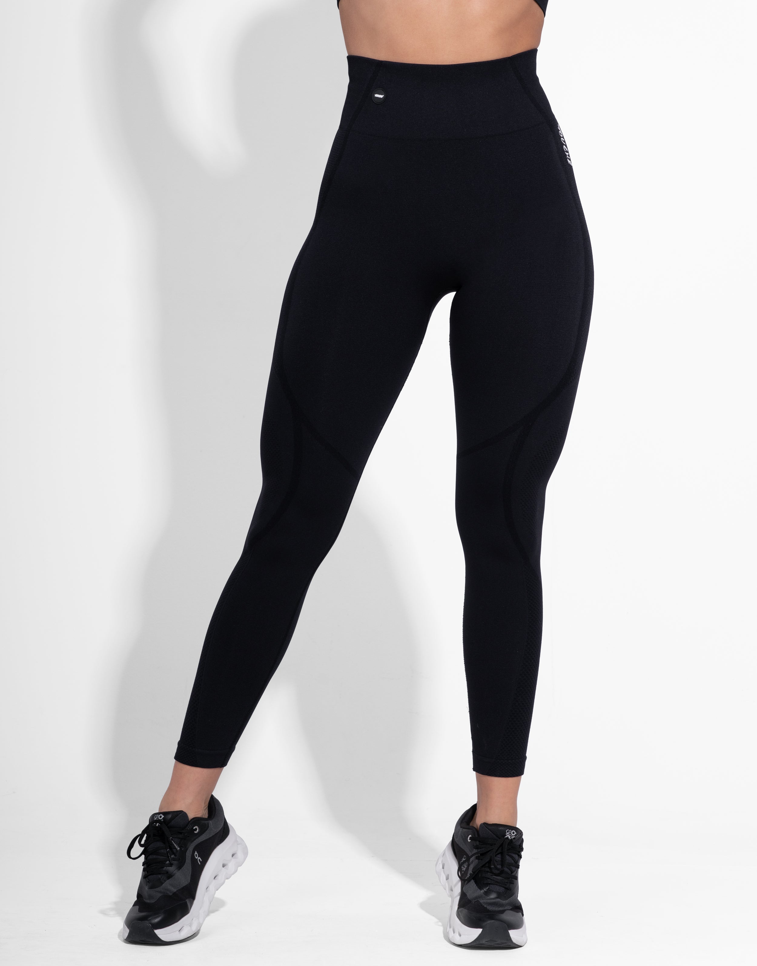 BASIC BLACK SEAMLESS