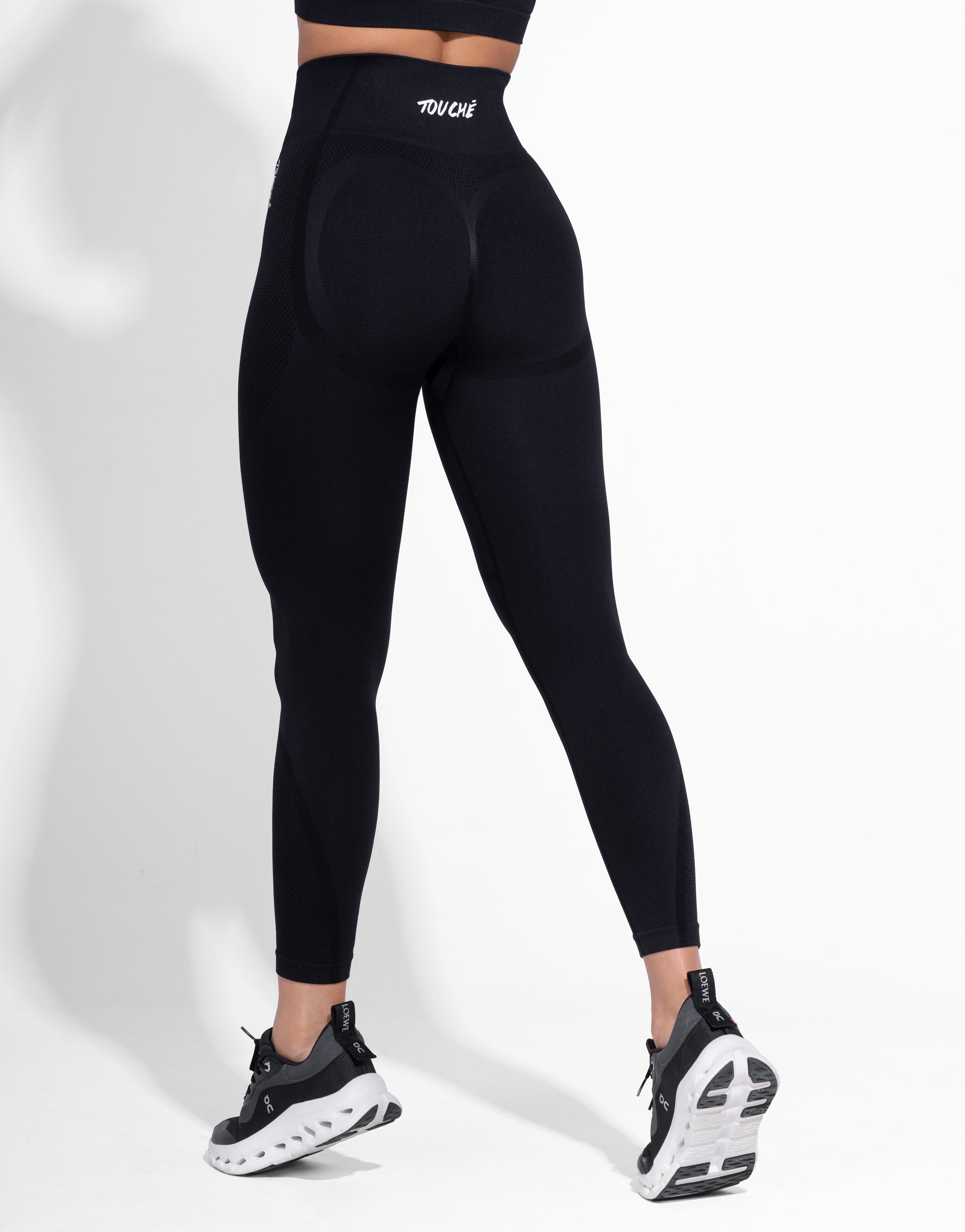 BASIC BLACK SEAMLESS