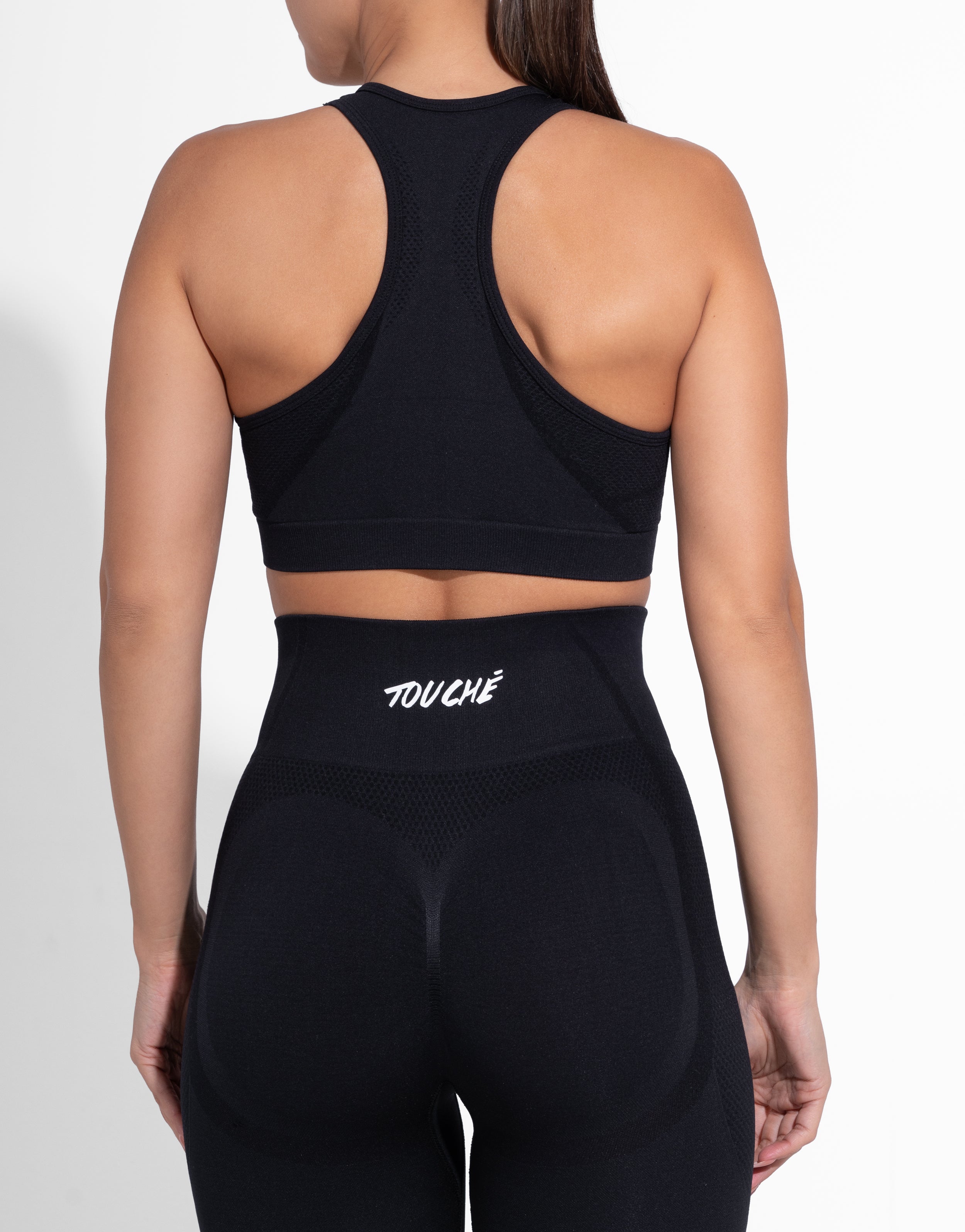 BASIC BLACK SEAMLESS TOP