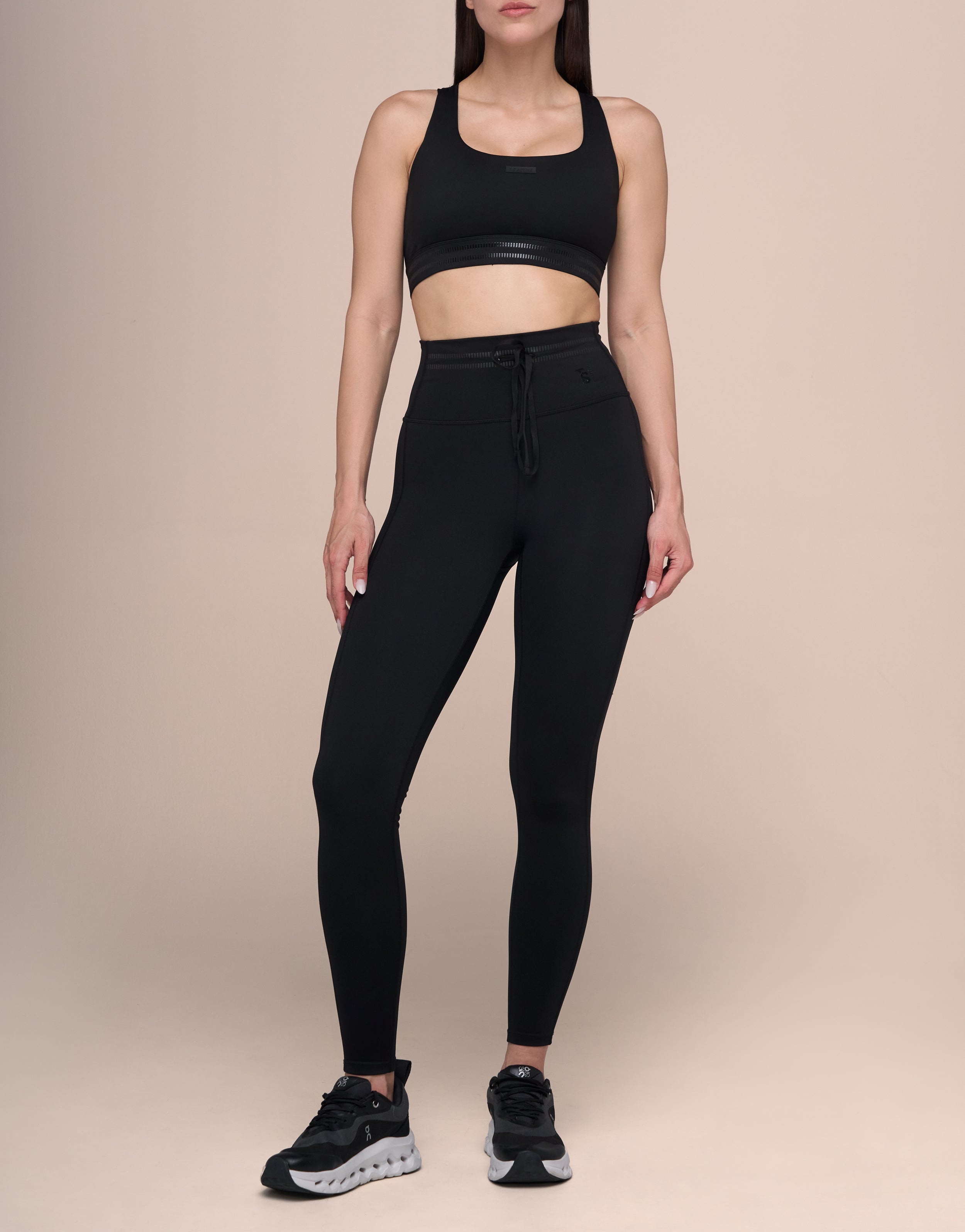 BLACK WILD PITCH TOP