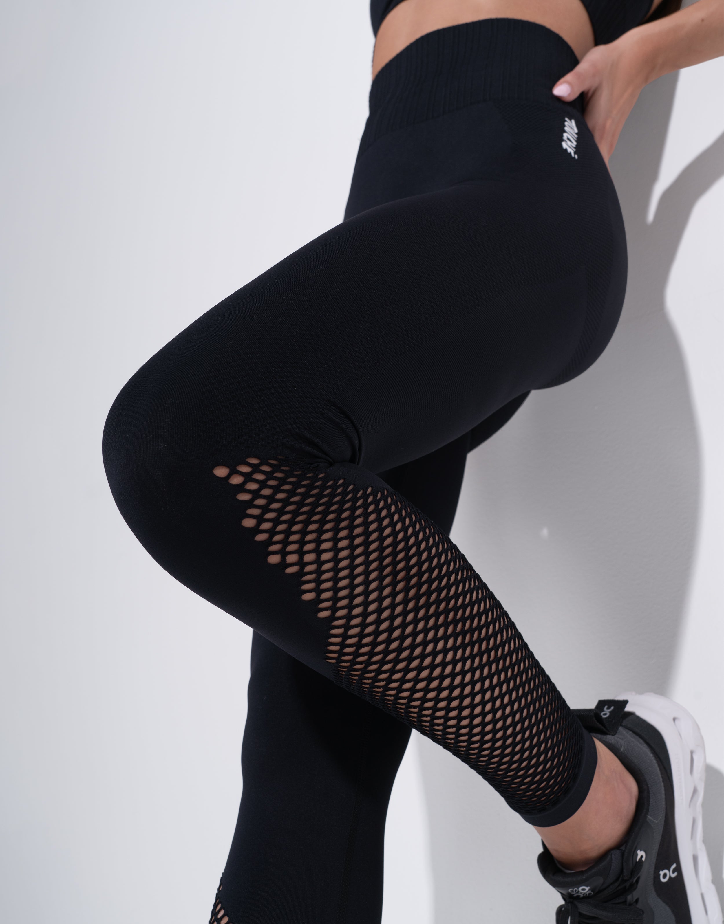 MESH BLACK SEAMLESS