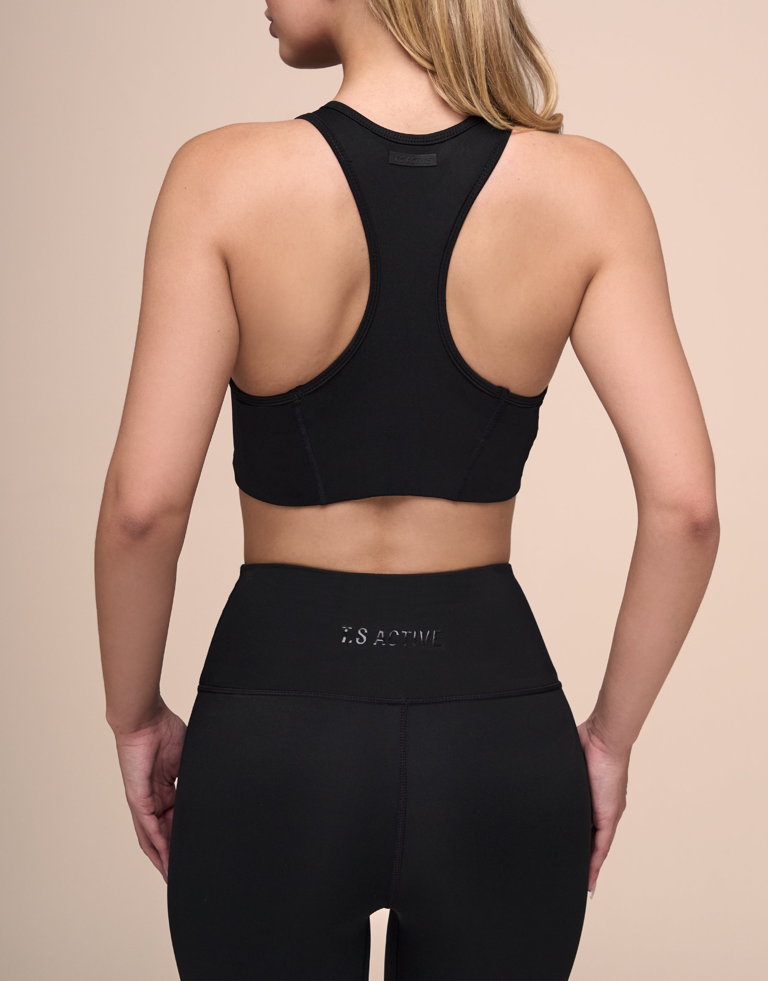 BLACK ZIPPED TOP