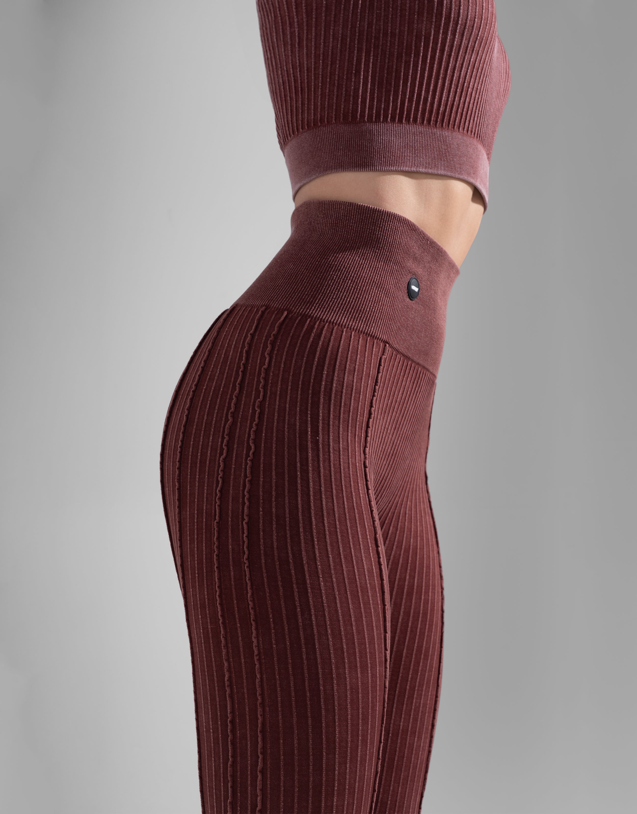 SPENT BURGUNDY SEAMLESS