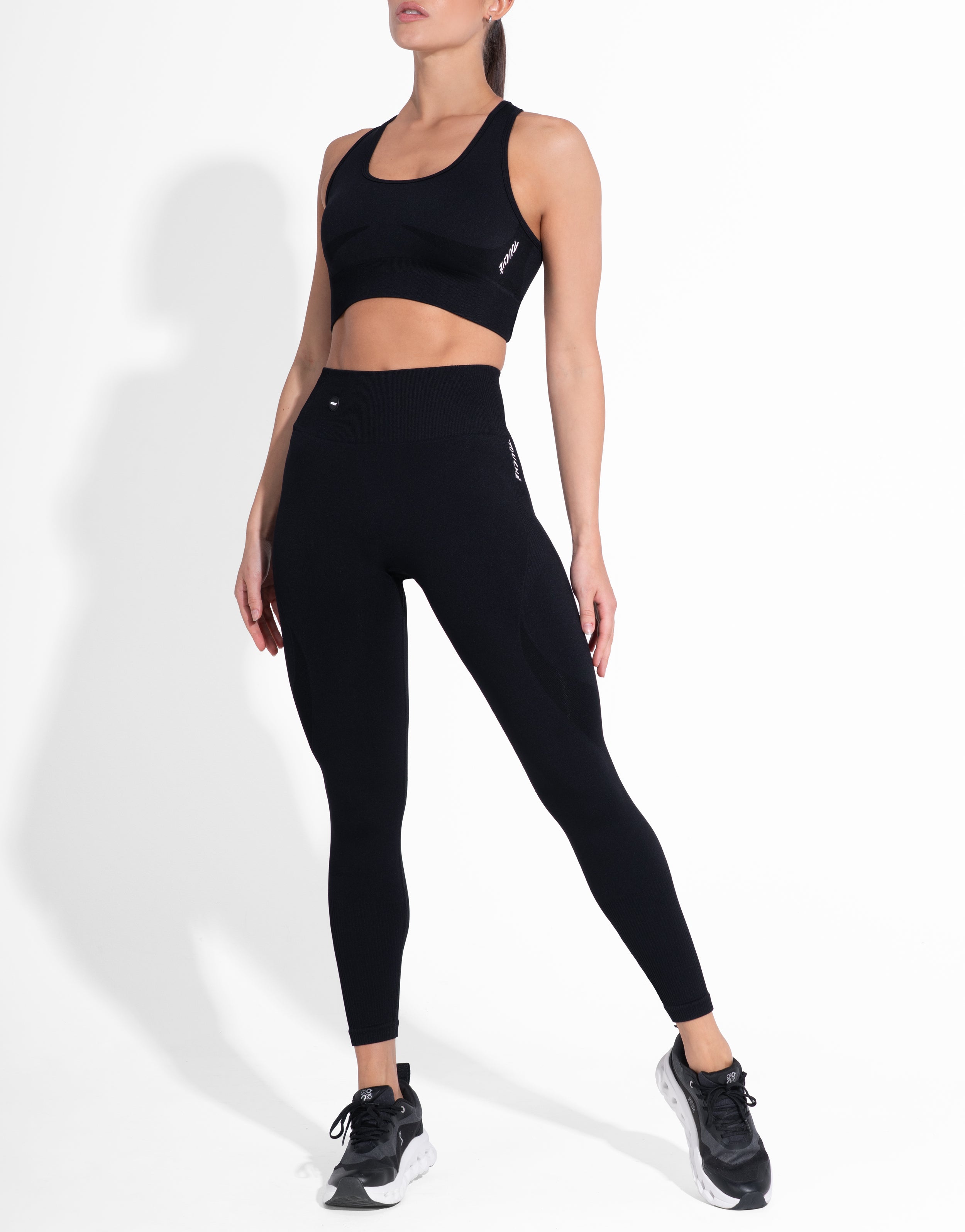 SPRING BLACK SEAMLESS TOP