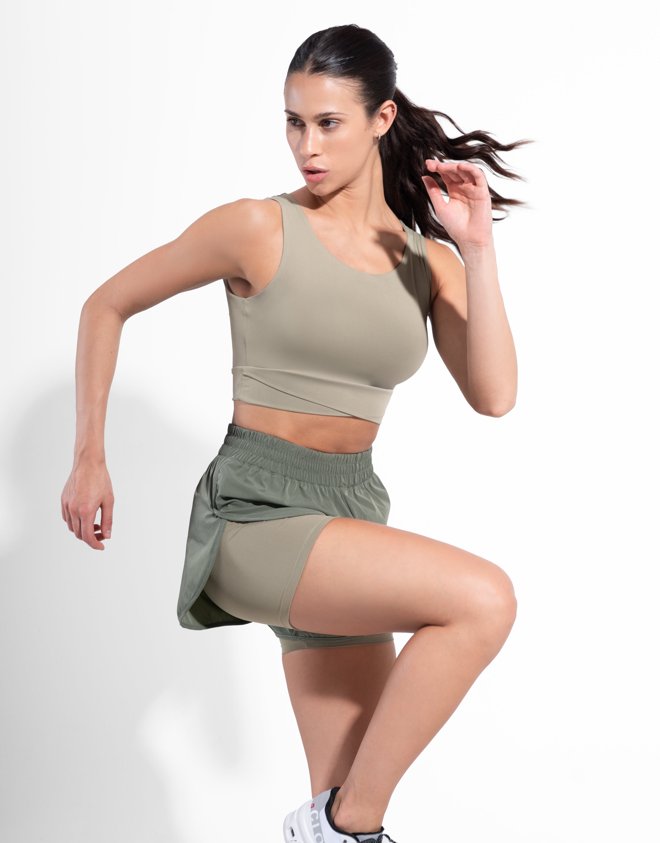 RUNNING OLIVE SHORT