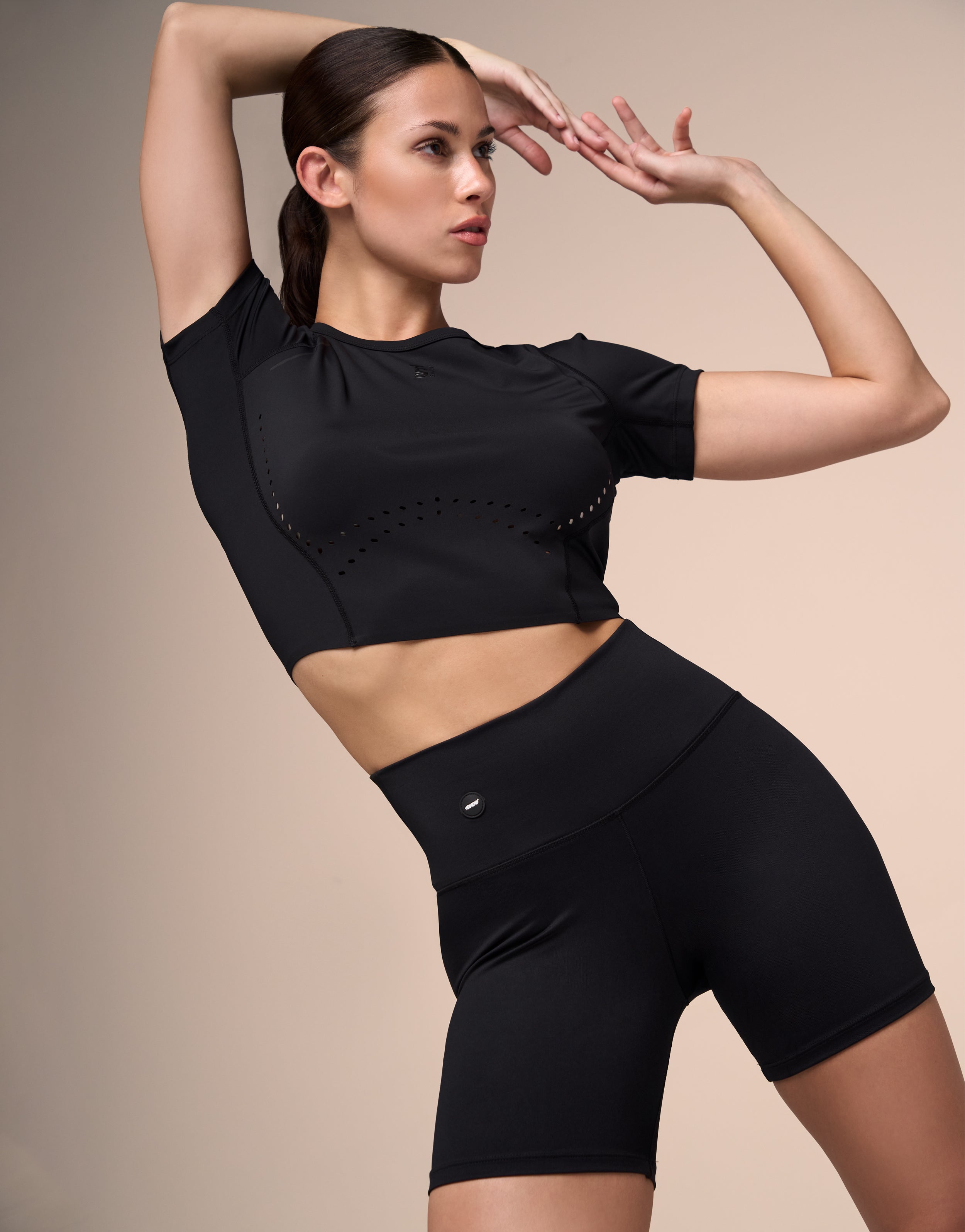 BLACK POINT SHORT