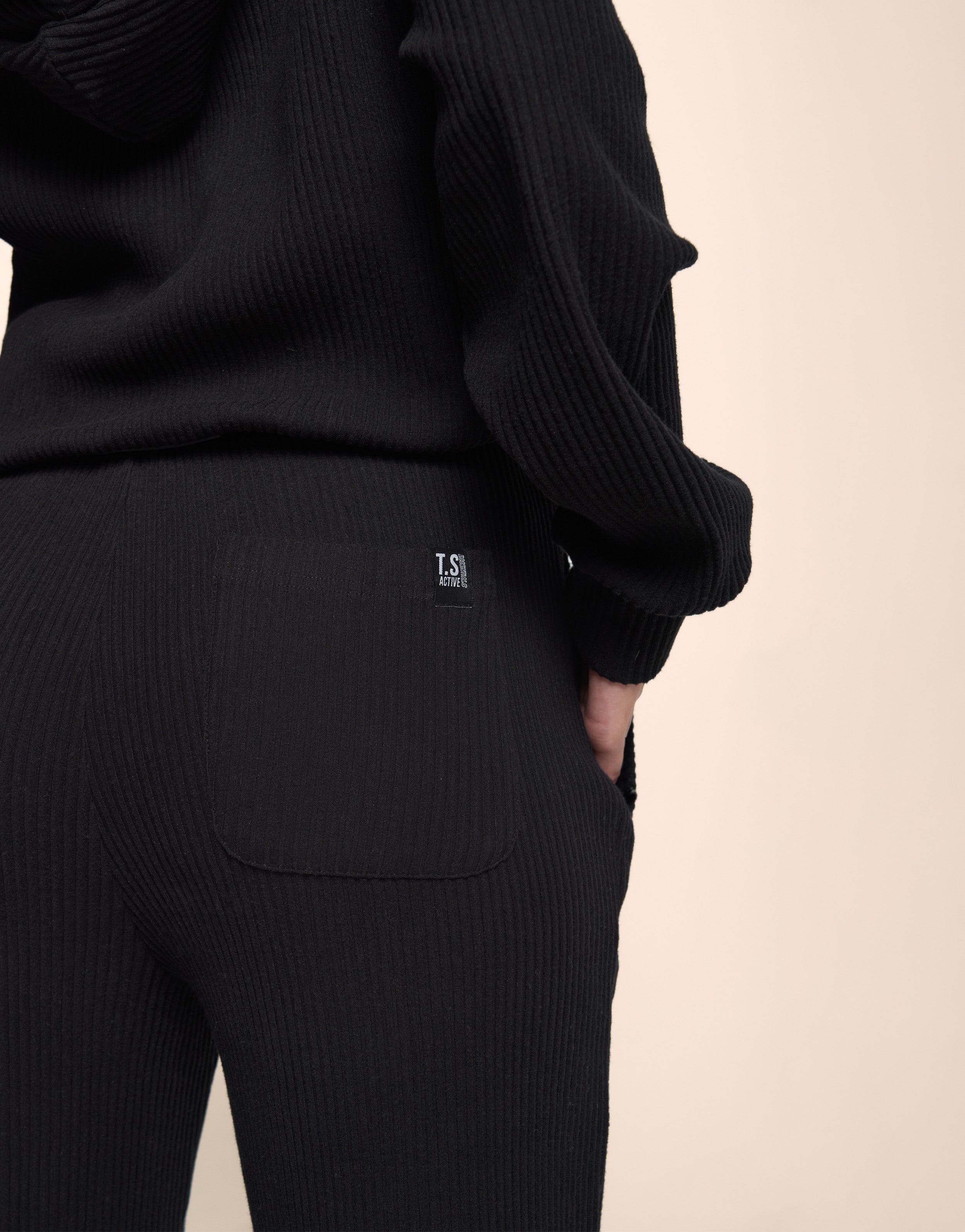 KNIT BLACK JACKET
