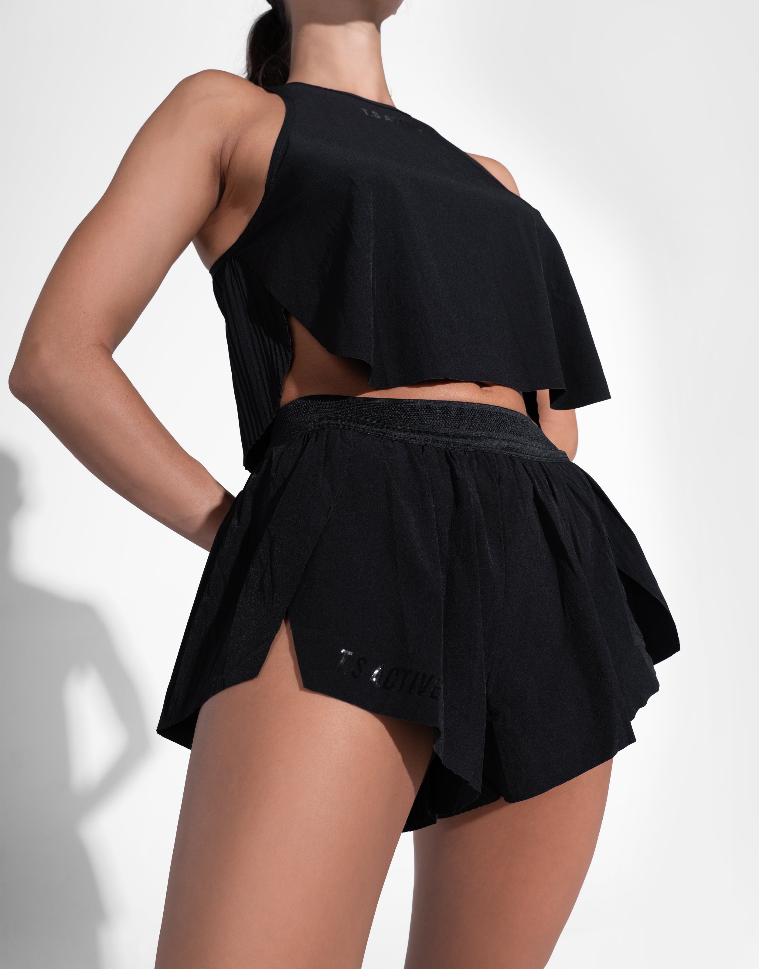 RUNNER BLACK SHORT