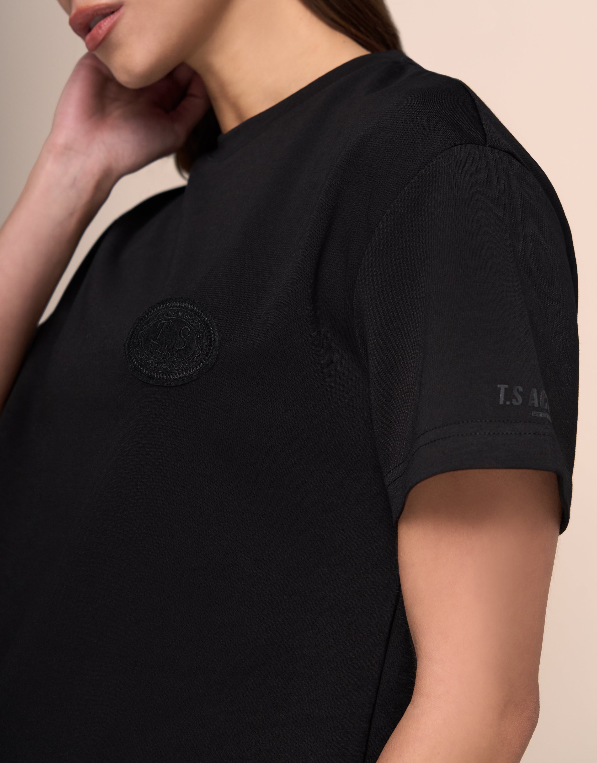 TERRA BLACK TEE