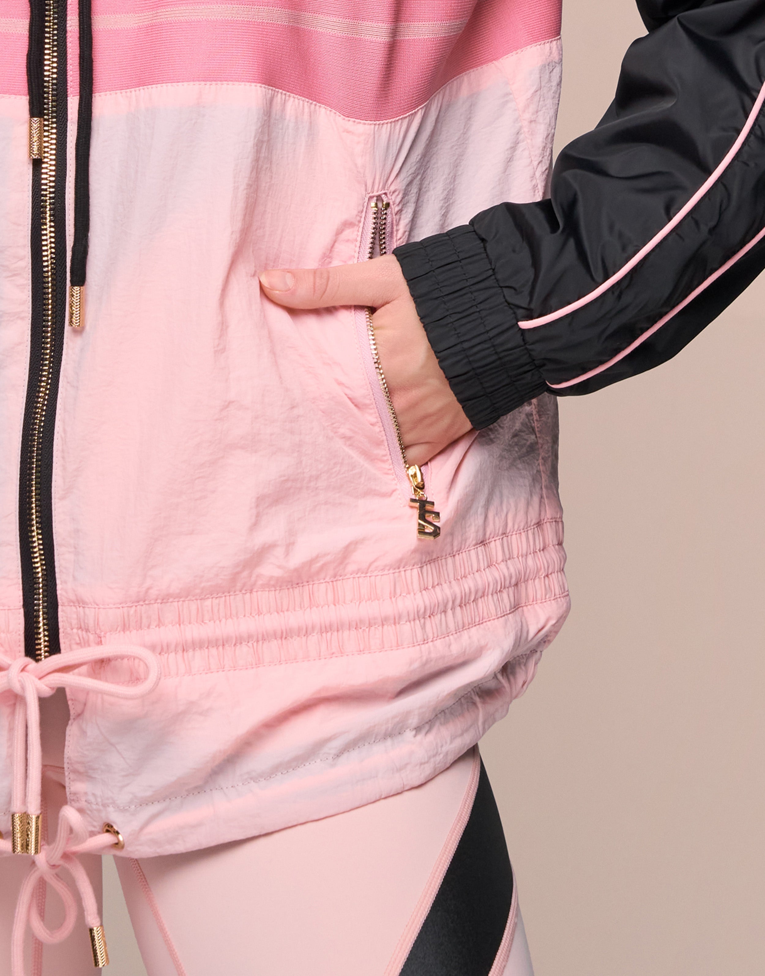 BARRE ROSE WINDBREAK