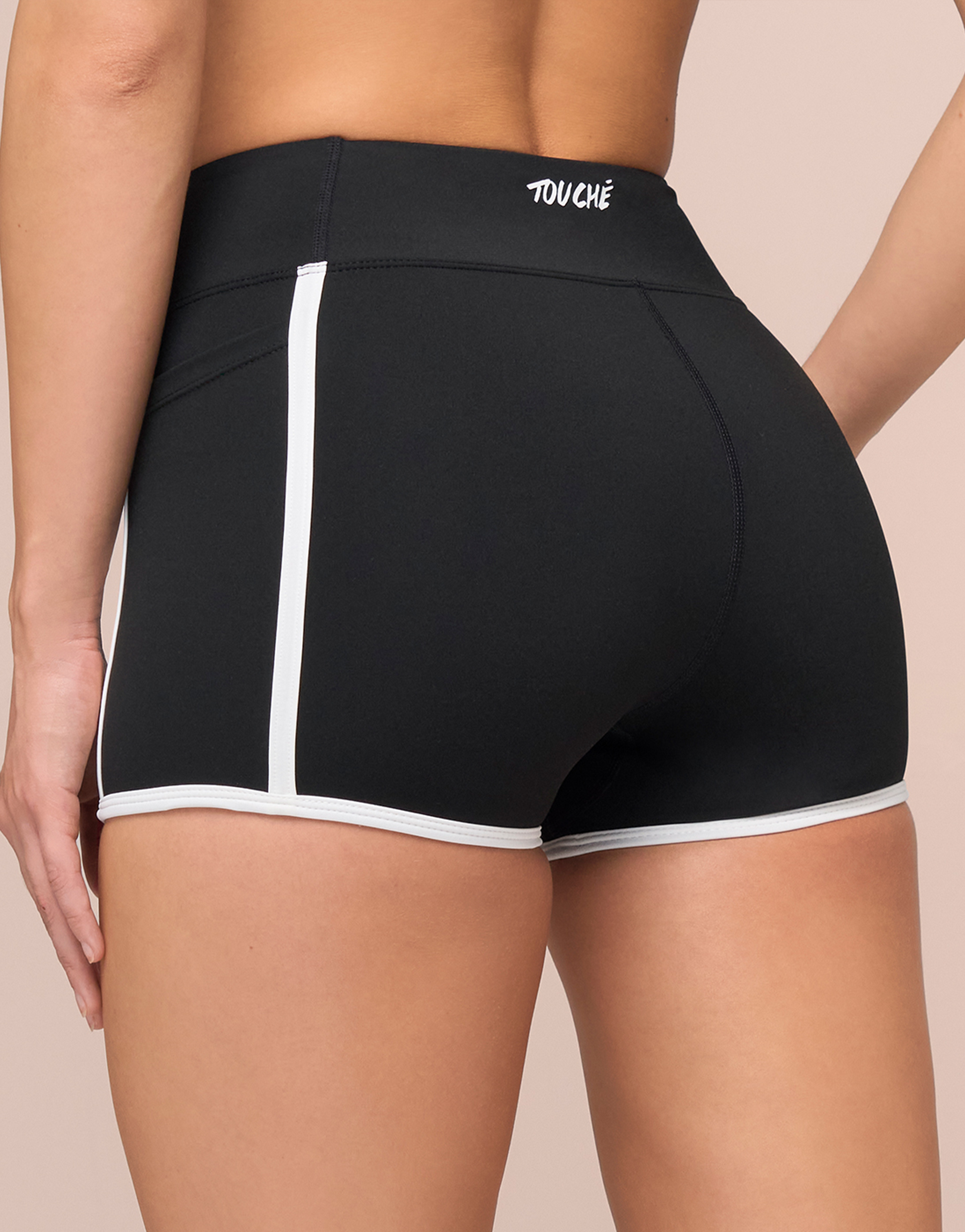 BLOSSOM BLACK SHORT