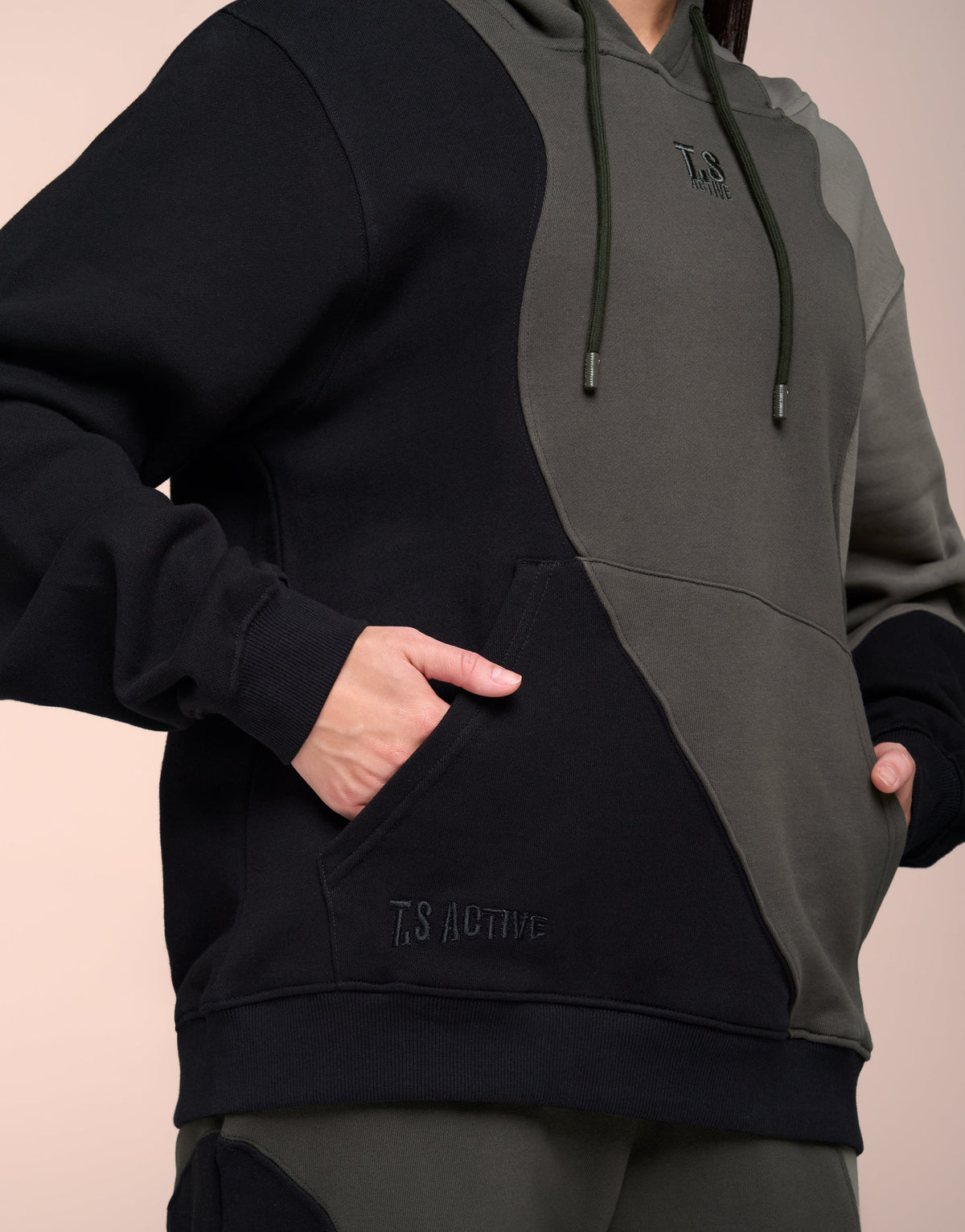 CLOUD BLACK HOODIE