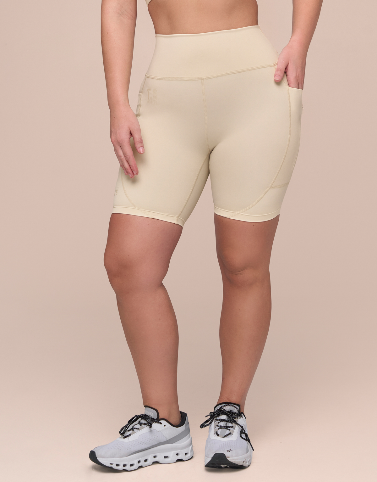 CLOUD WHITE SHORT
