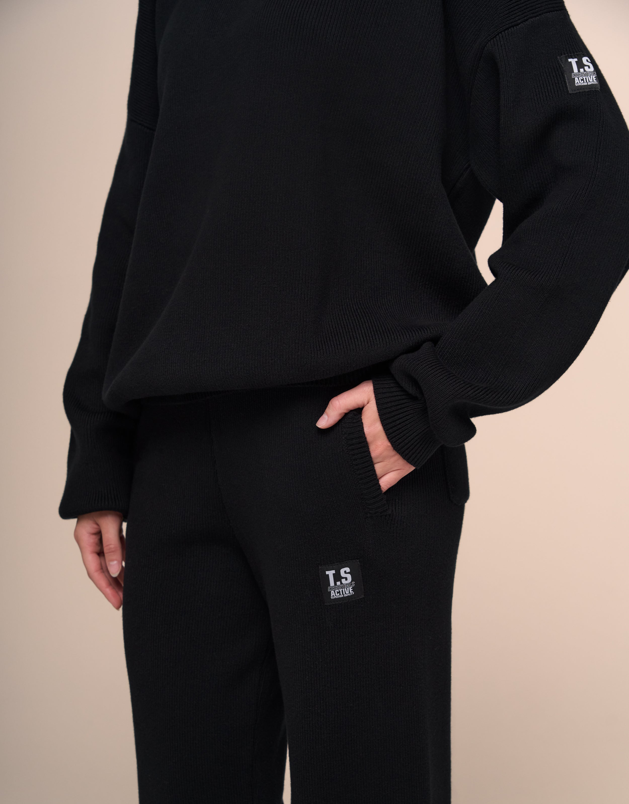 KNITTED BLACK HOODIE
