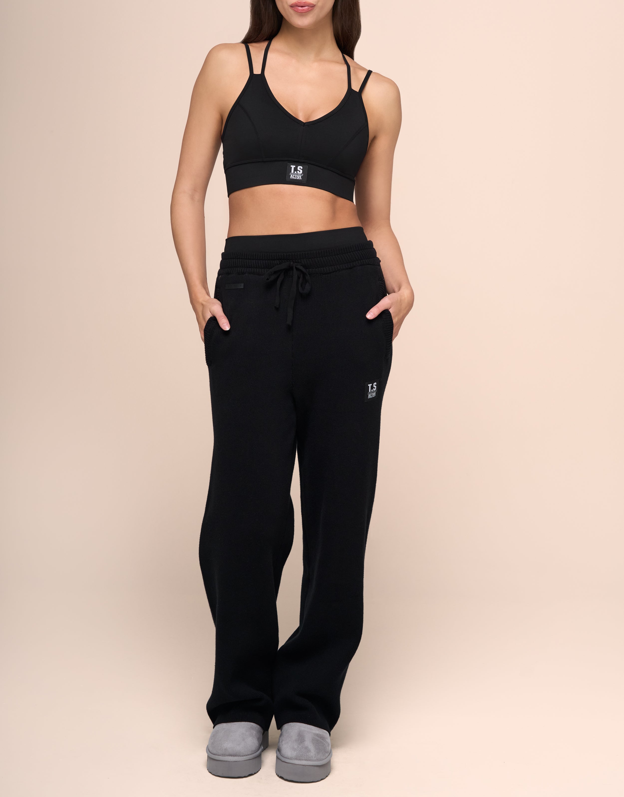 KNITTED BLACK TOP