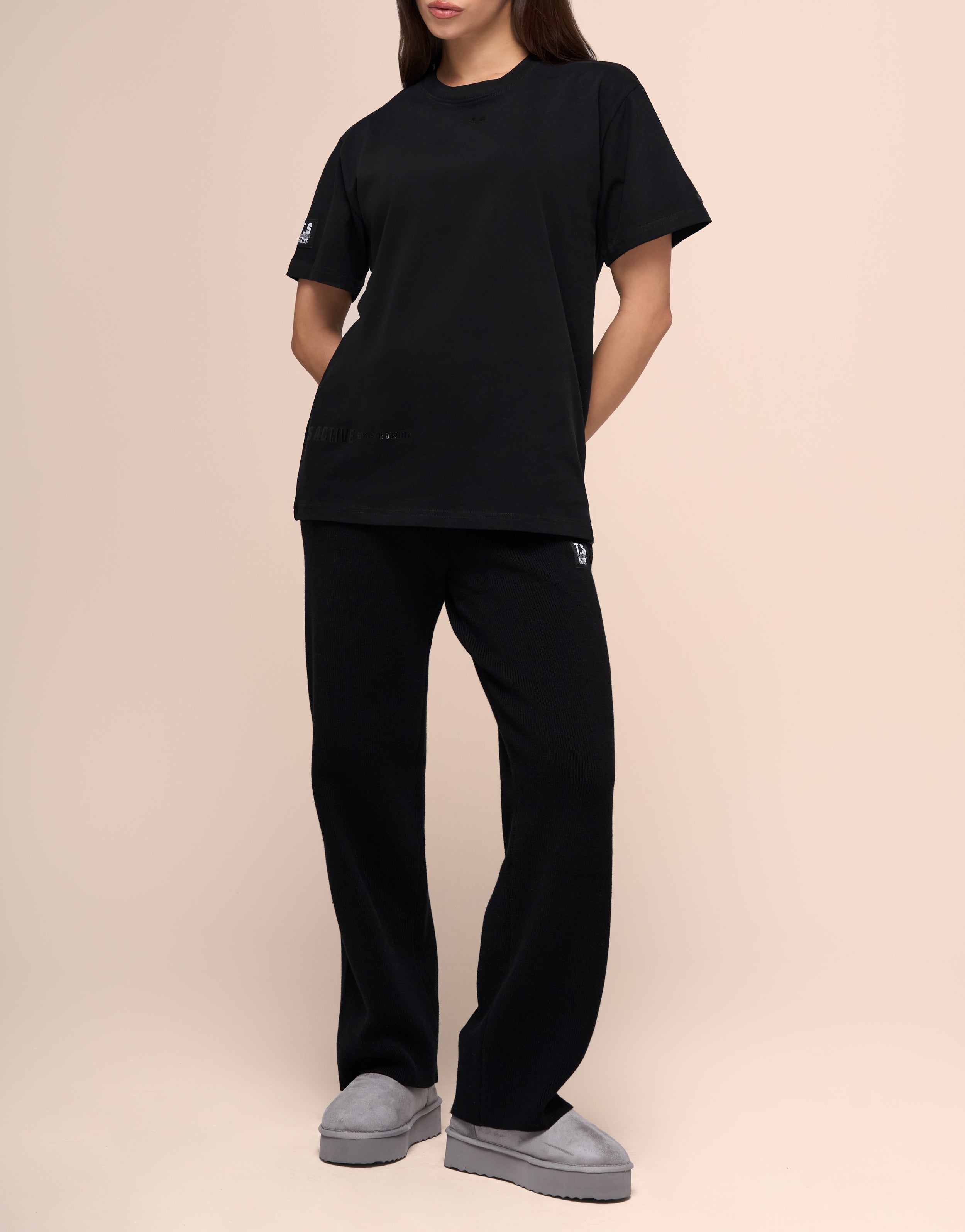 KNITTED BLACK TEE