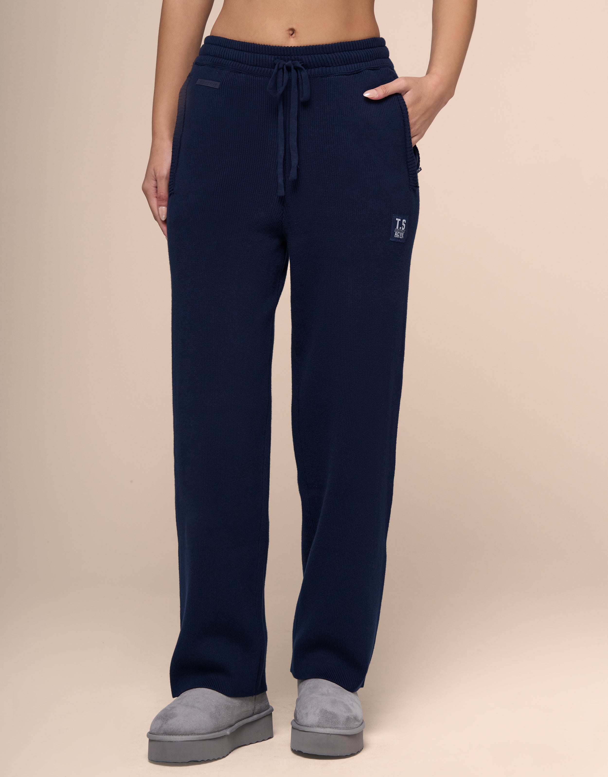 KNITTED NAVY JOGGER