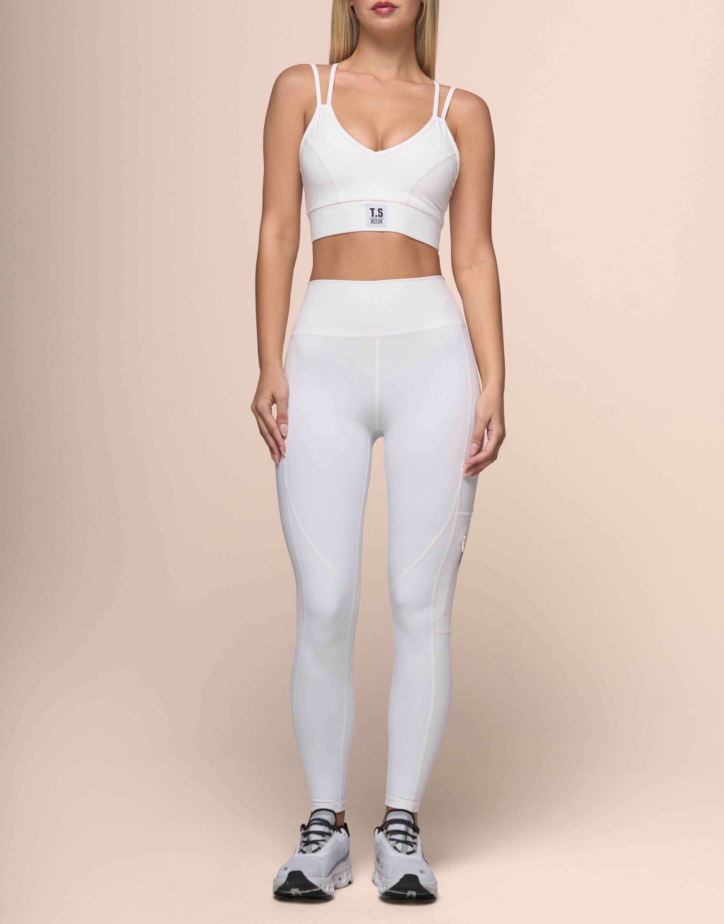 KNITTED WHITE LEGGING