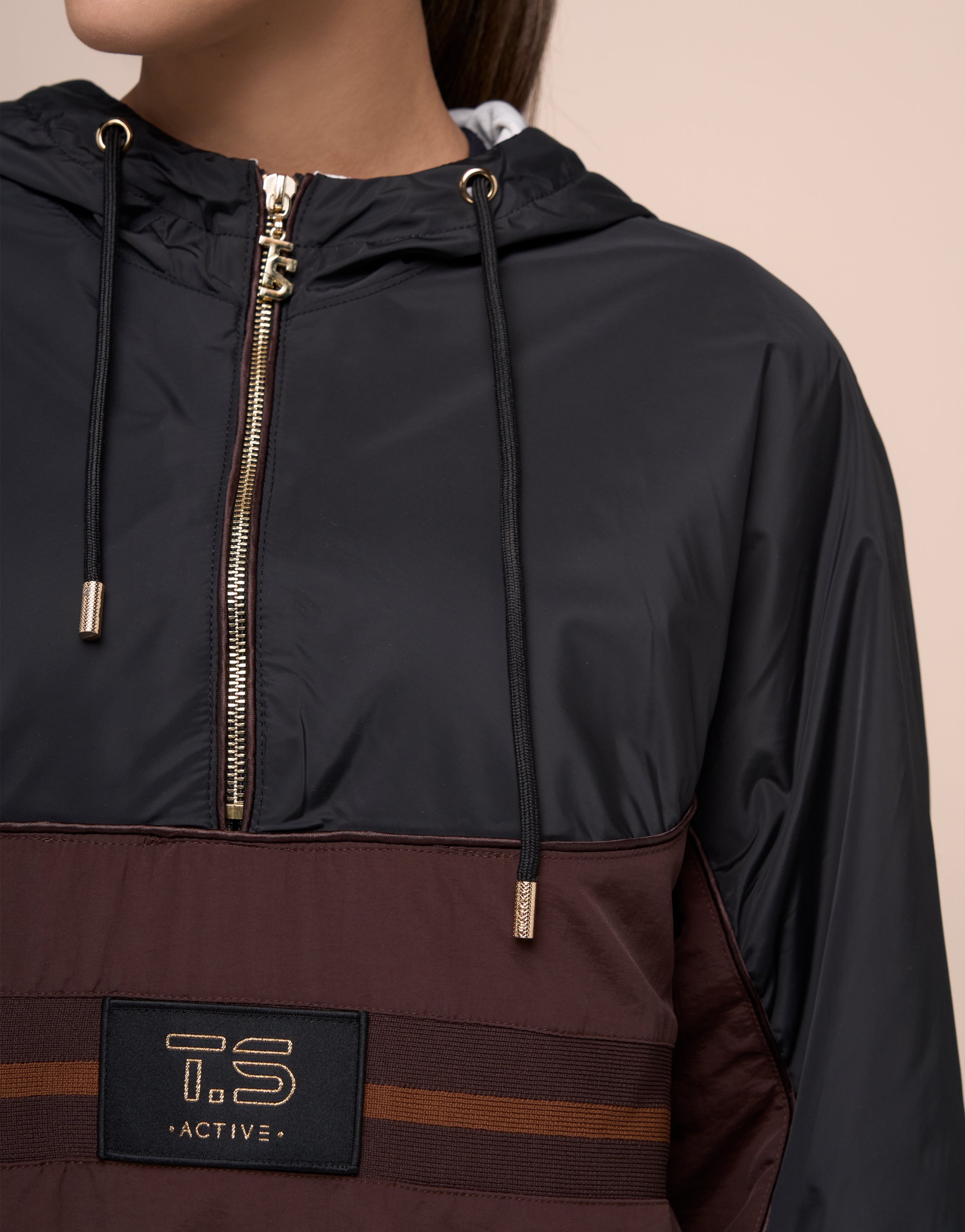 BARRE MOCHA WINDBREAK