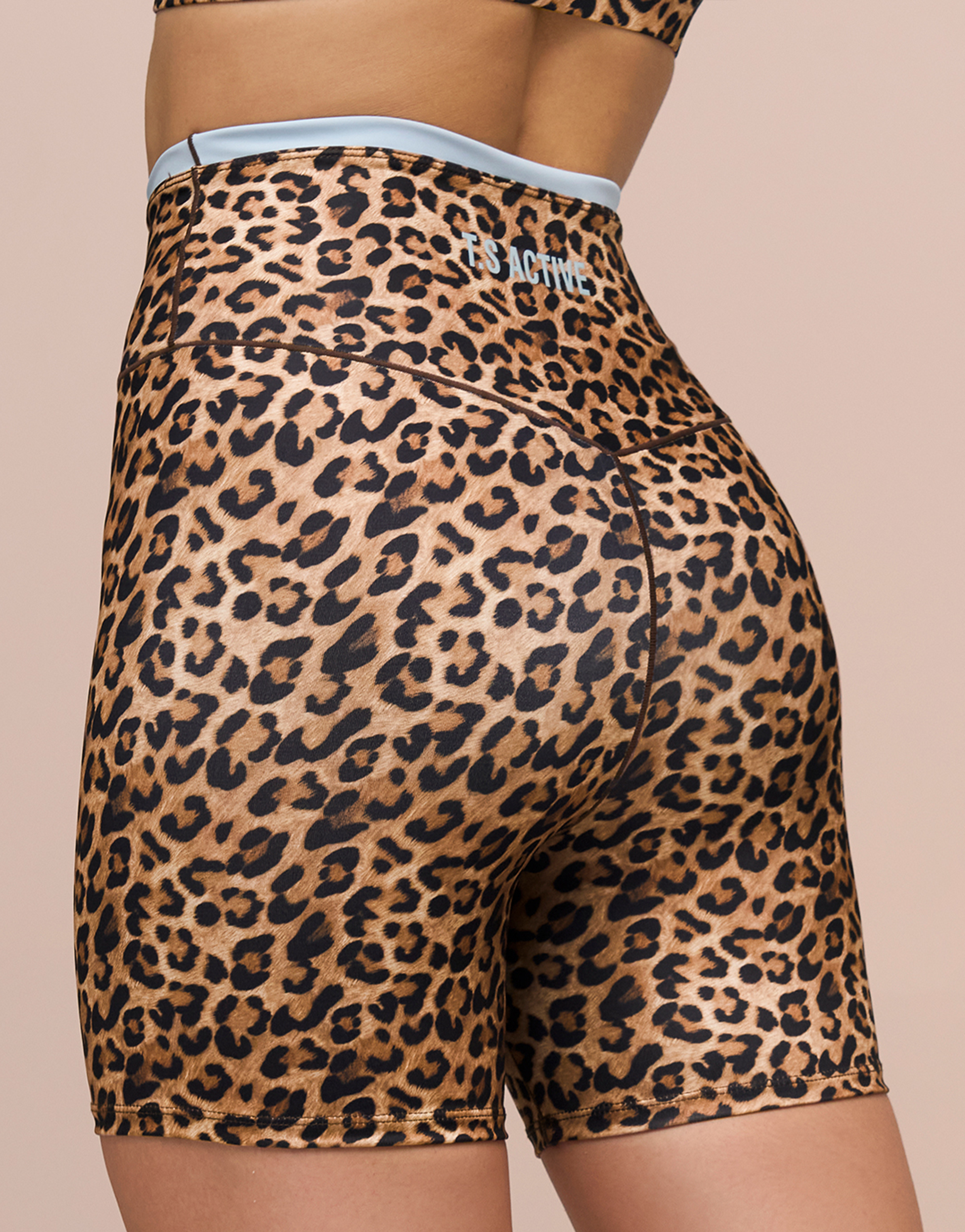 RAW SHORT