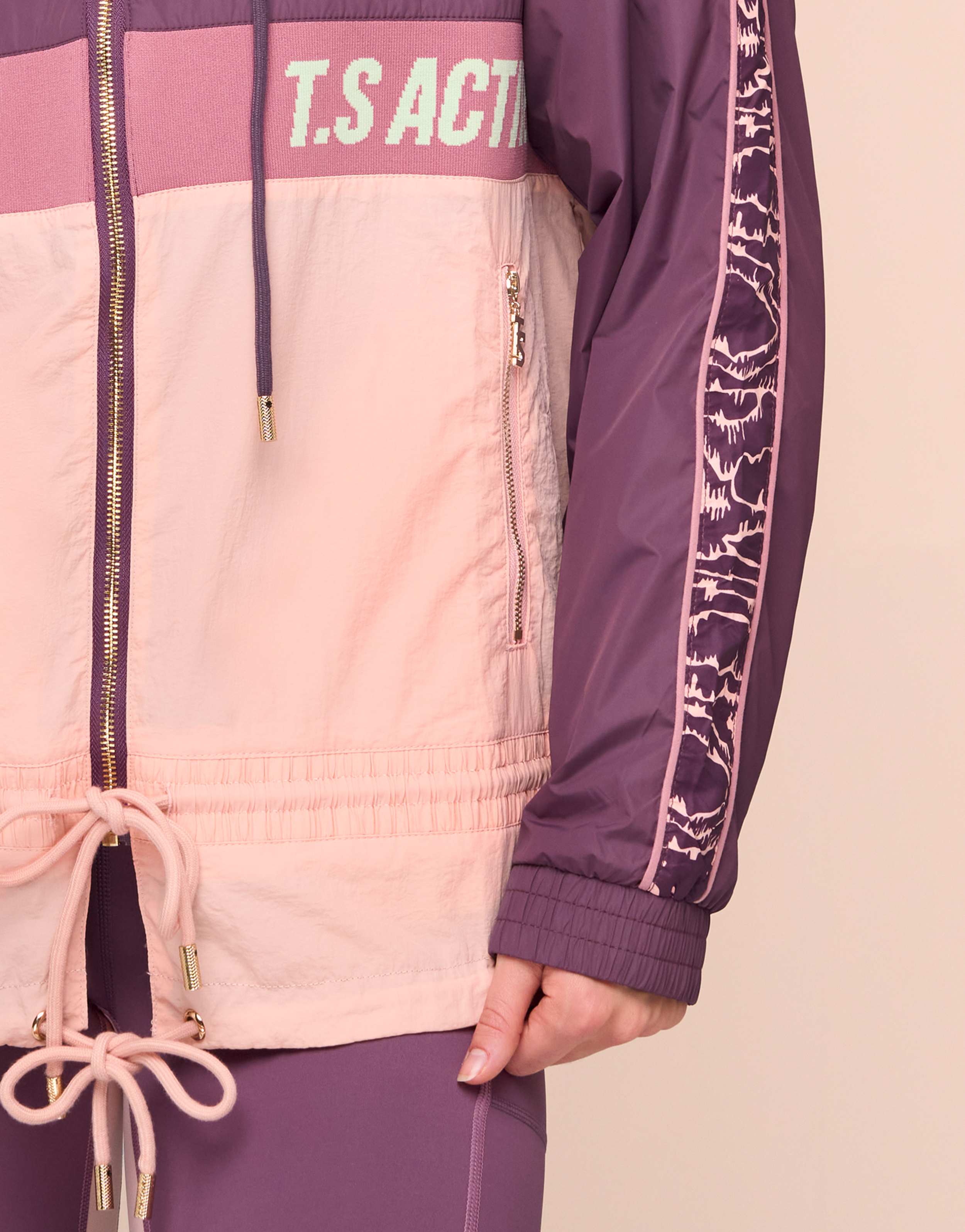SPORTY CHERRY WINDBREAK