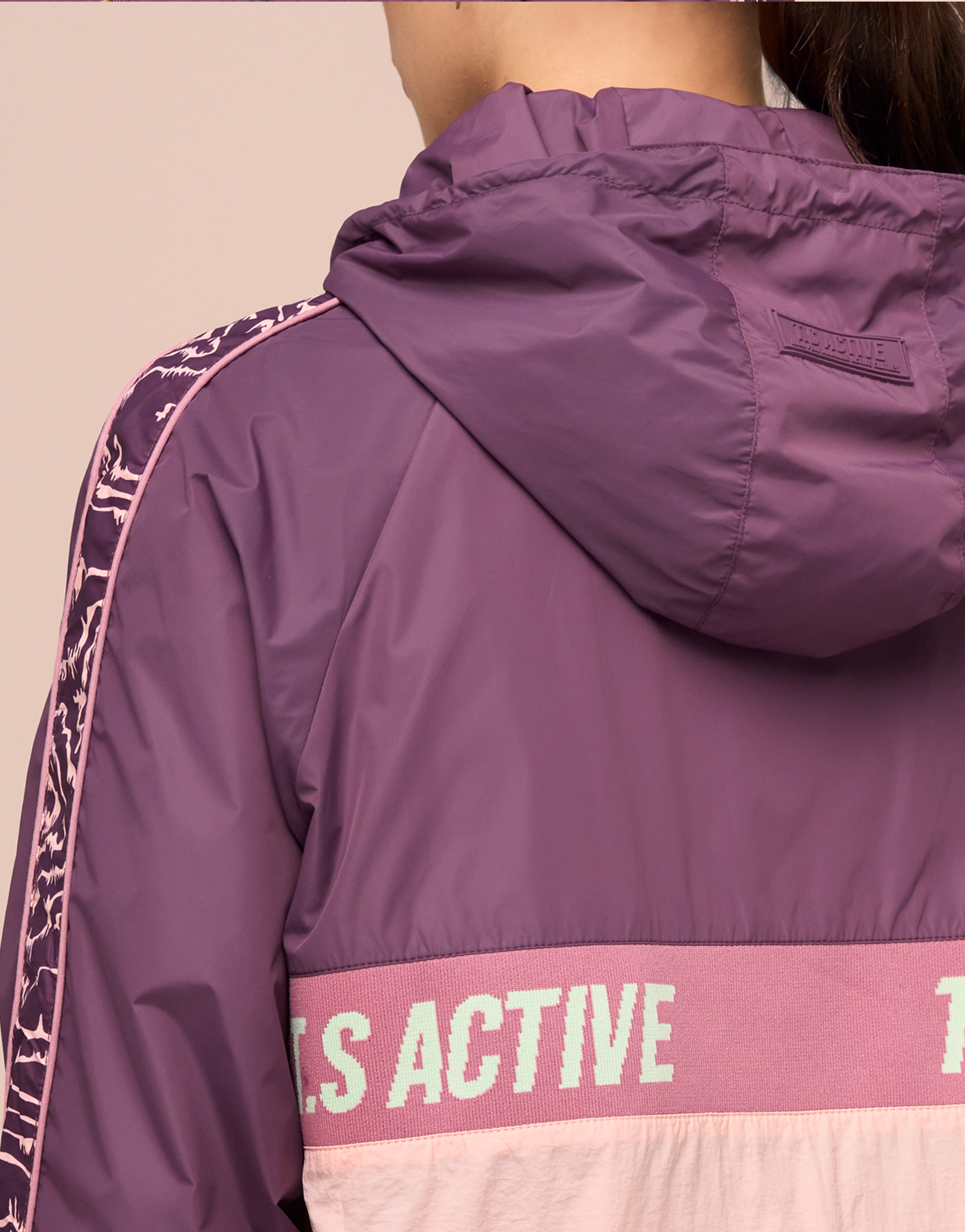 SPORTY CHERRY WINDBREAK