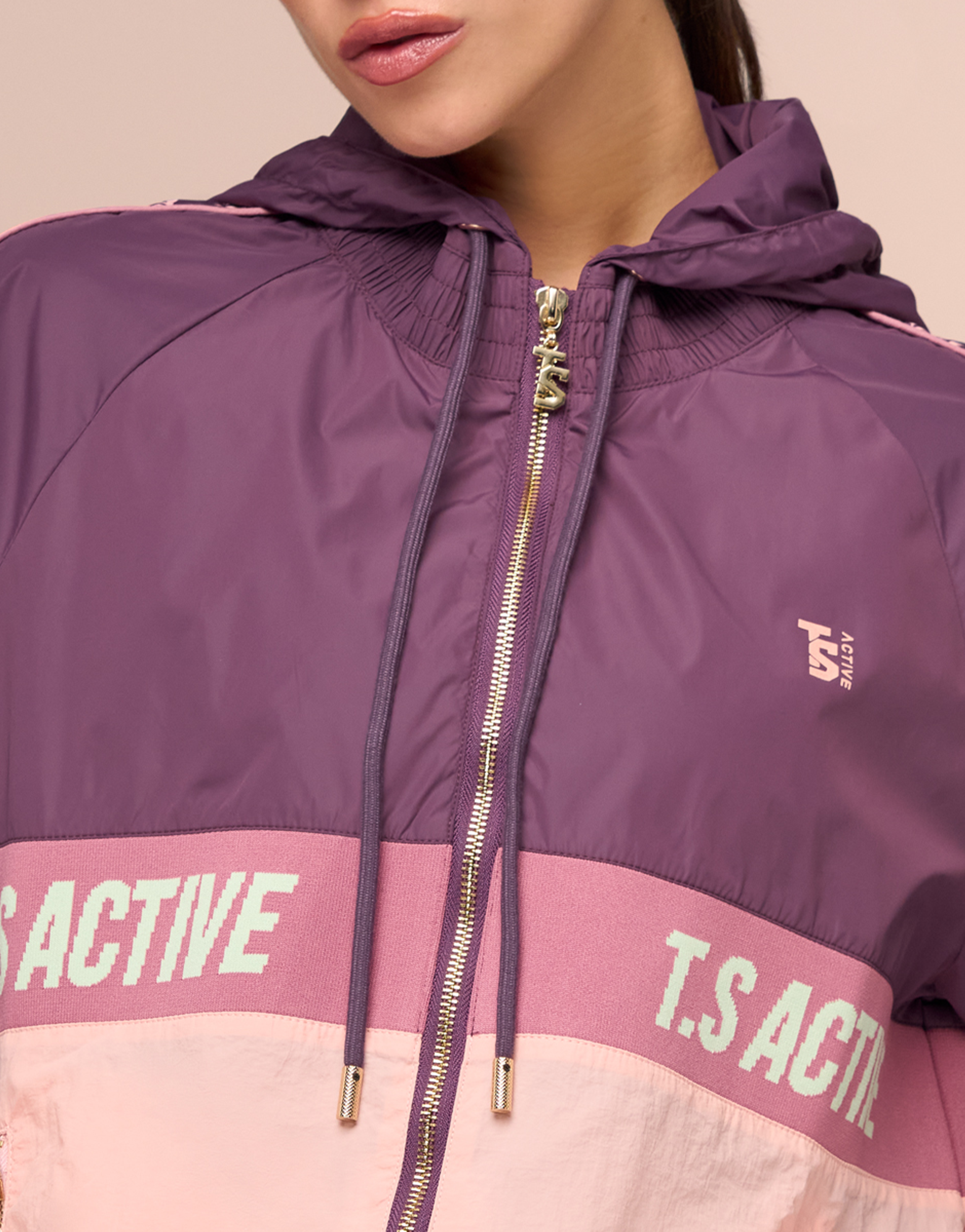 SPORTY CHERRY WINDBREAK