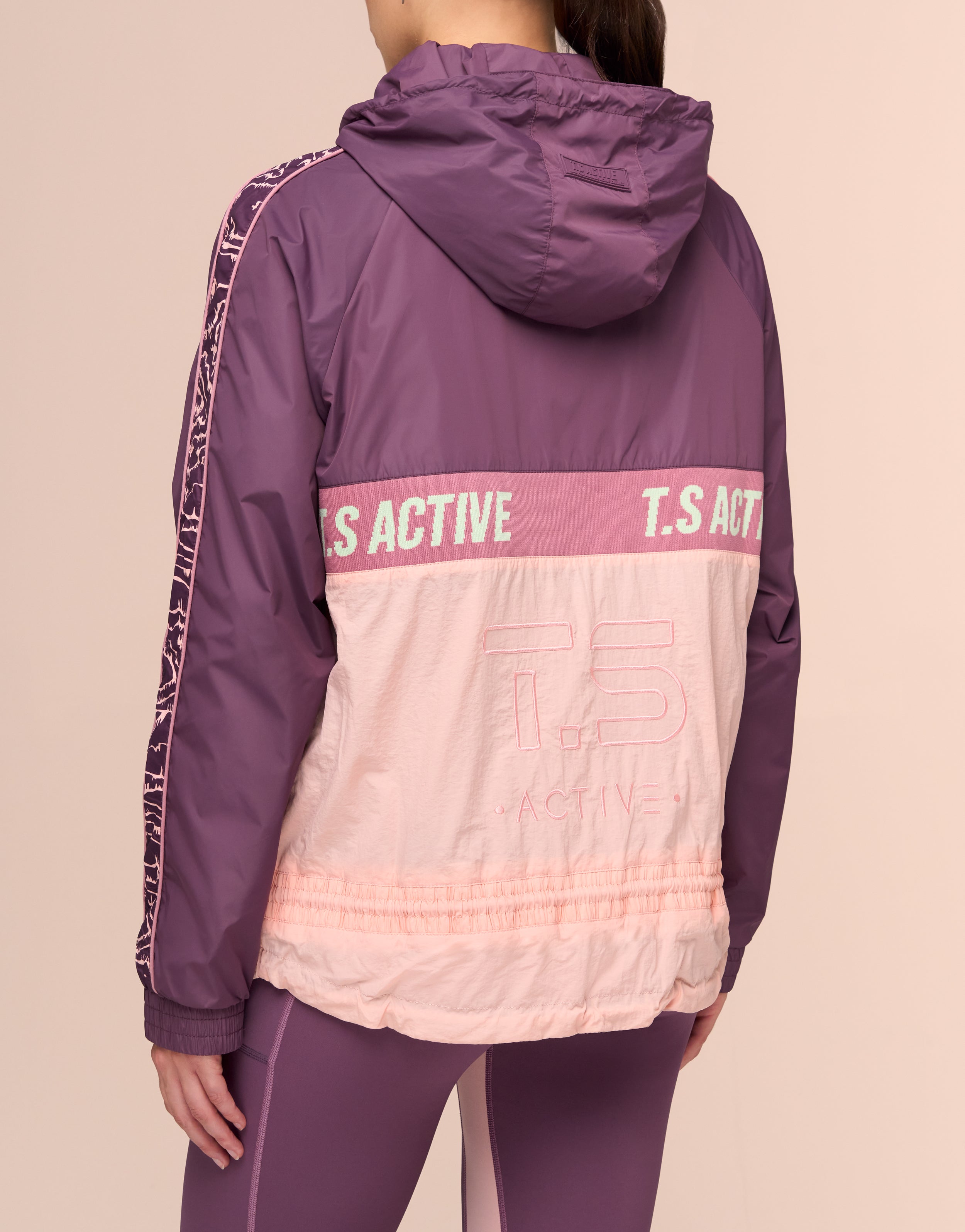 SPORTY CHERRY WINDBREAK