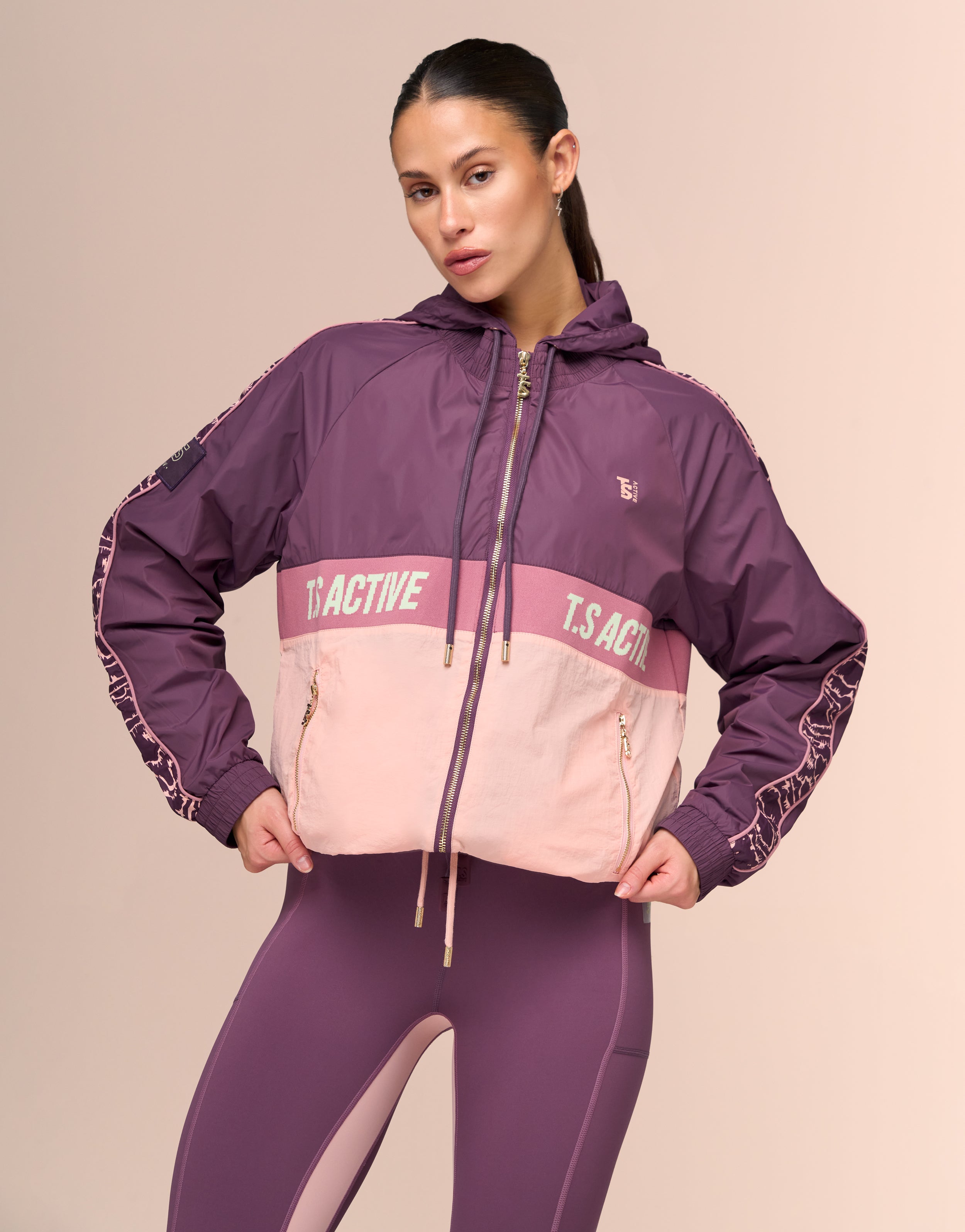 SPORTY CHERRY WINDBREAK