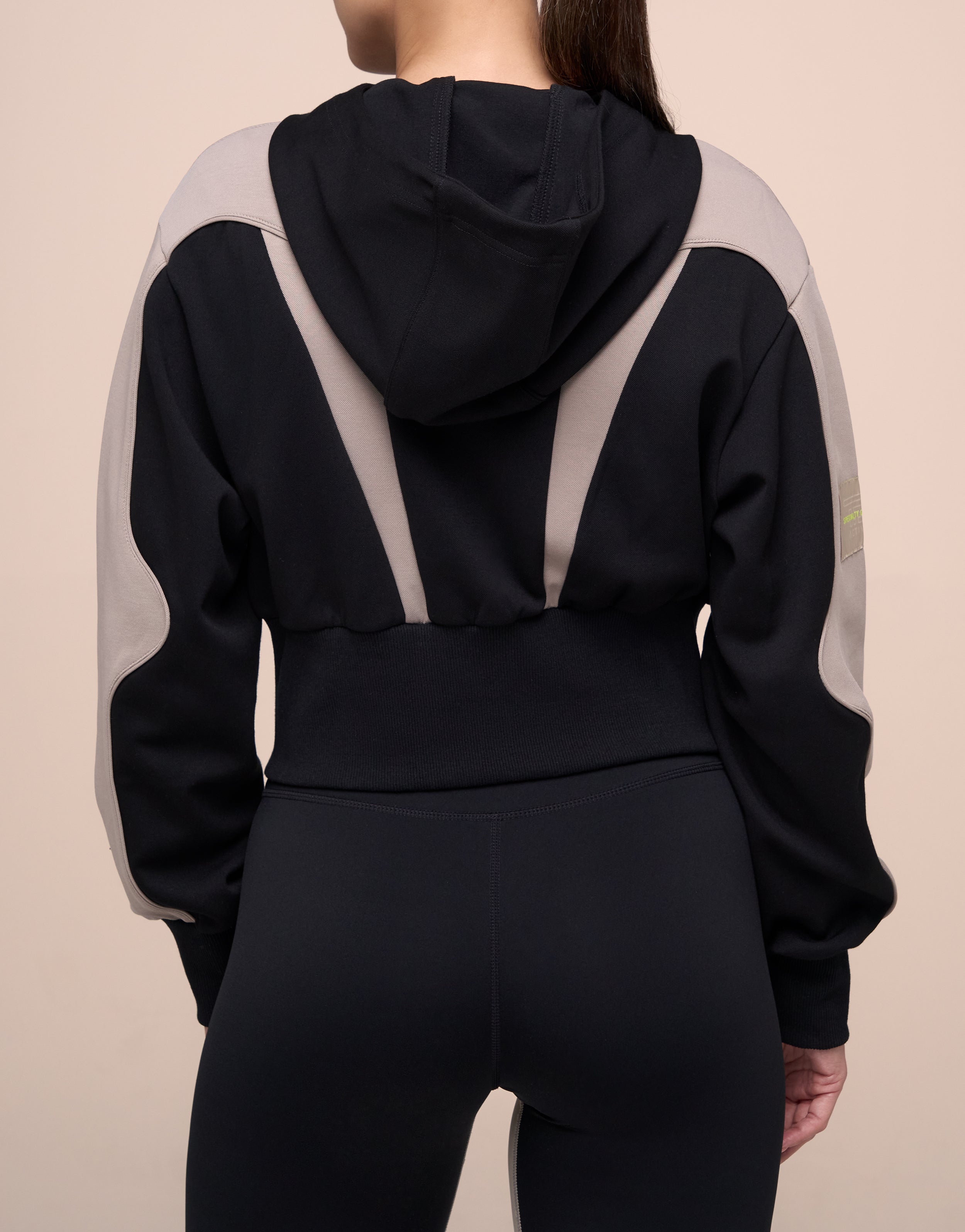ZIPPED WINDBREAK