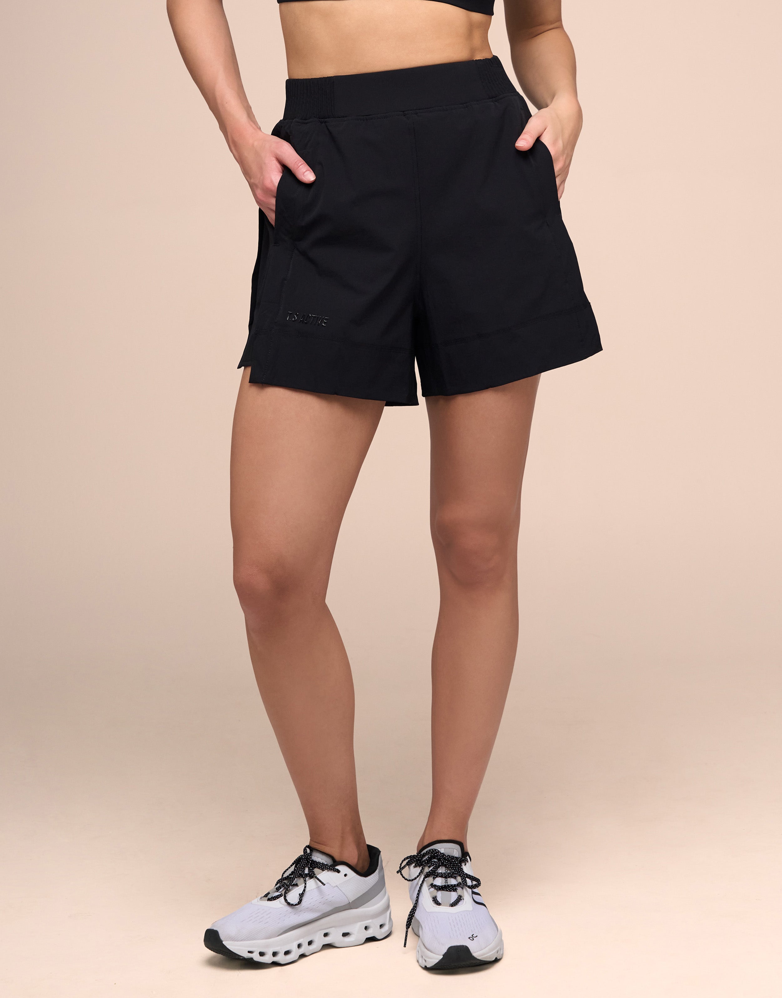 PALM BLACK SHORT
