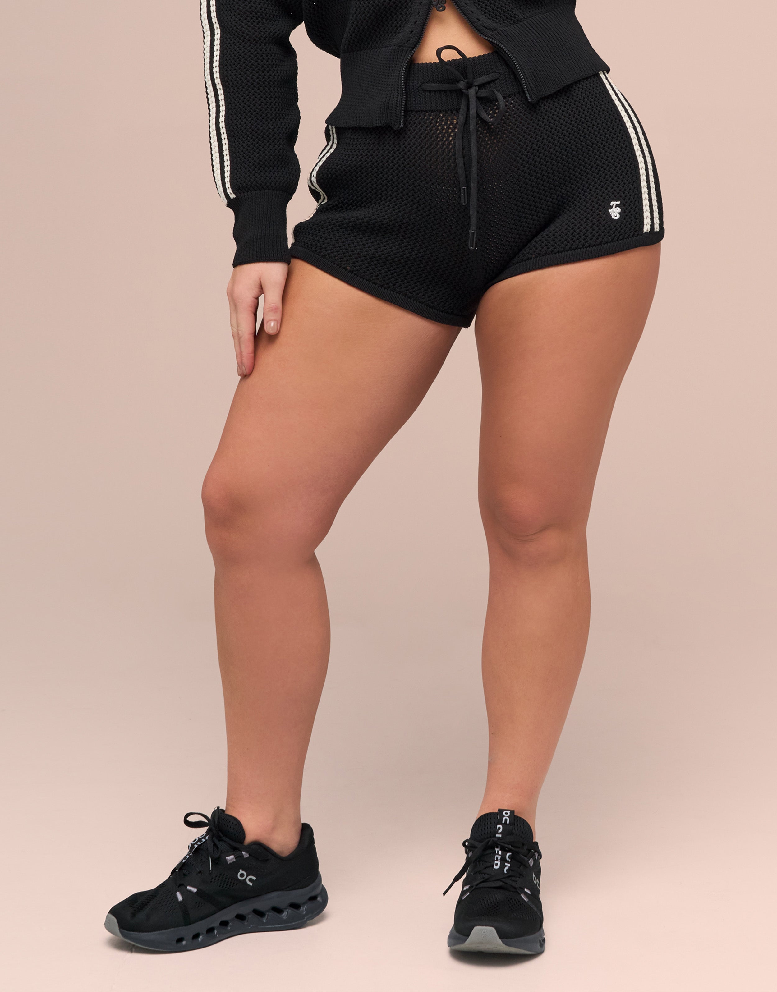 CROCHET BLACK SHORT