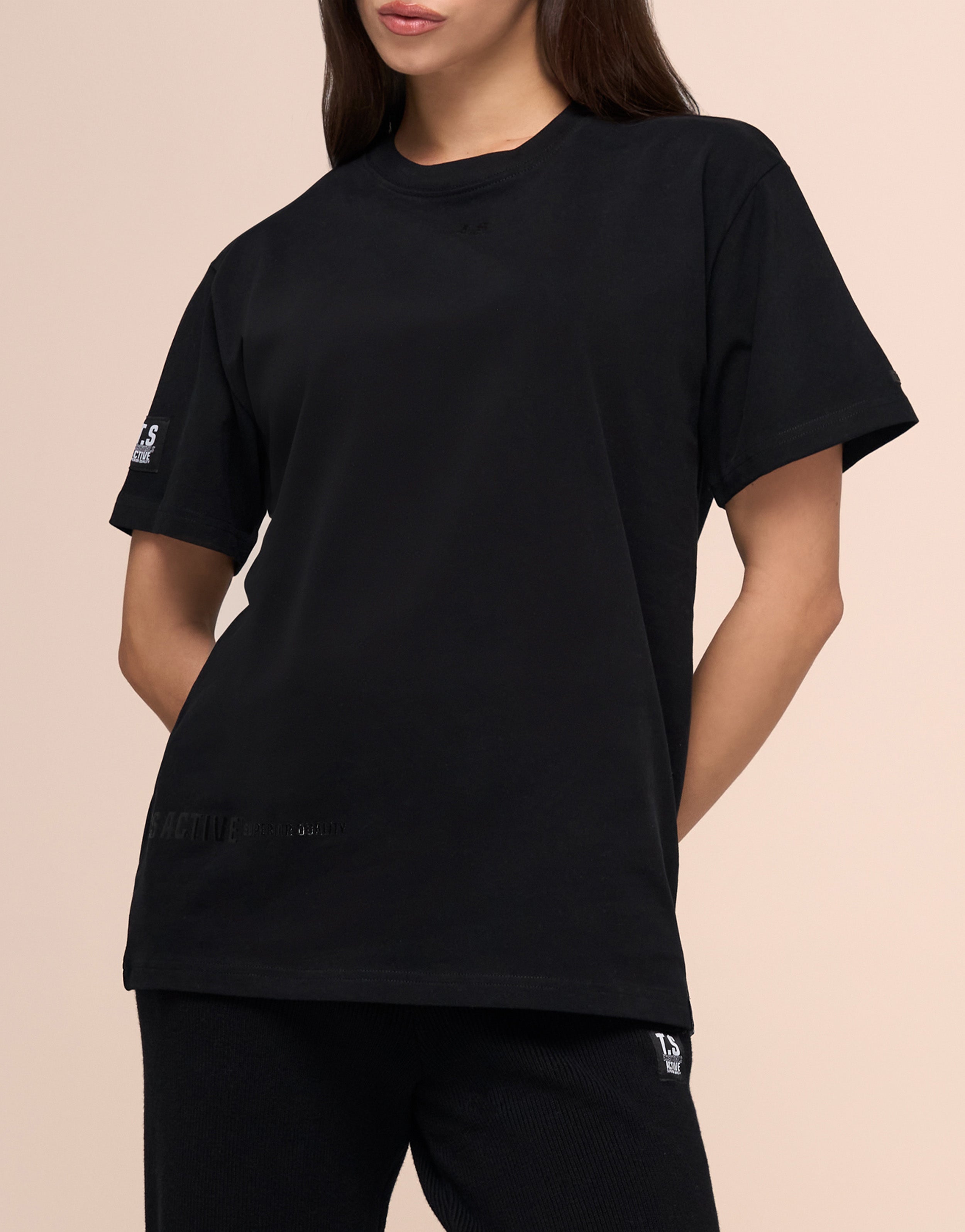 KNITTED BLACK TEE
