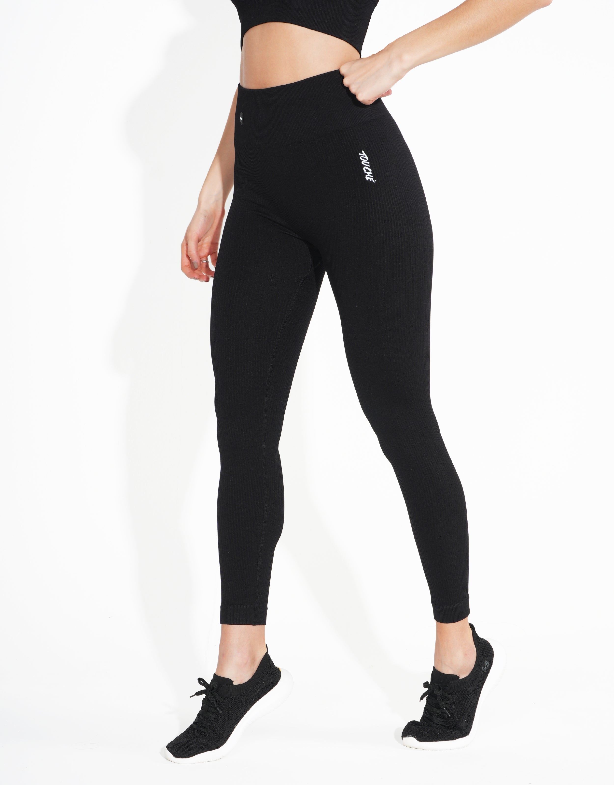 BASIC SOLID BLACK SEAMLESS