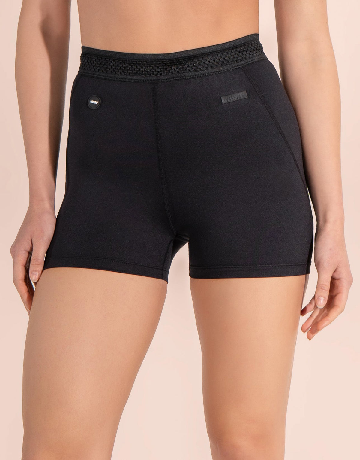 NOVA BLACK SHORT