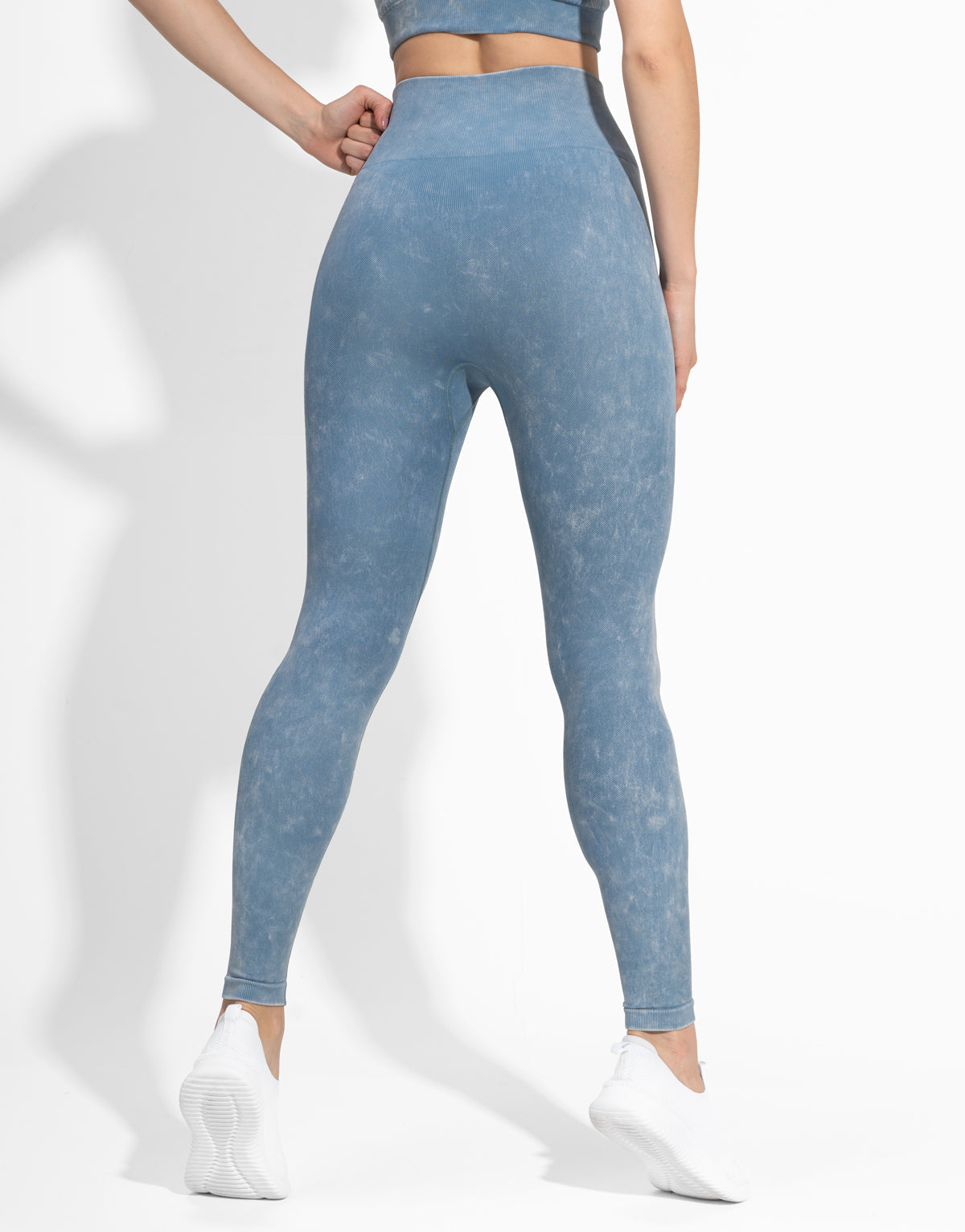 ZIPPED BLUE SEAMLESS