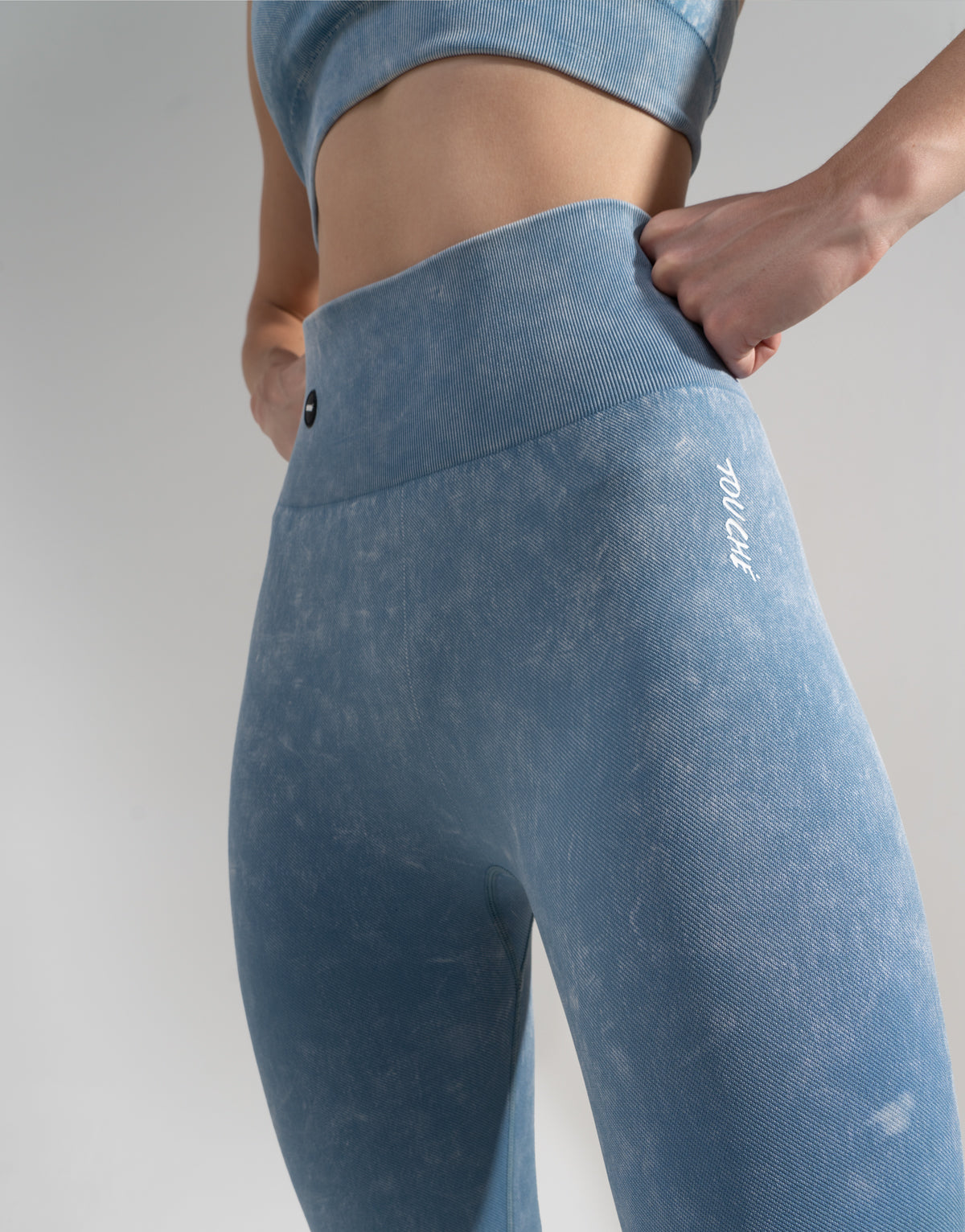 ZIPPED BLUE SEAMLESS