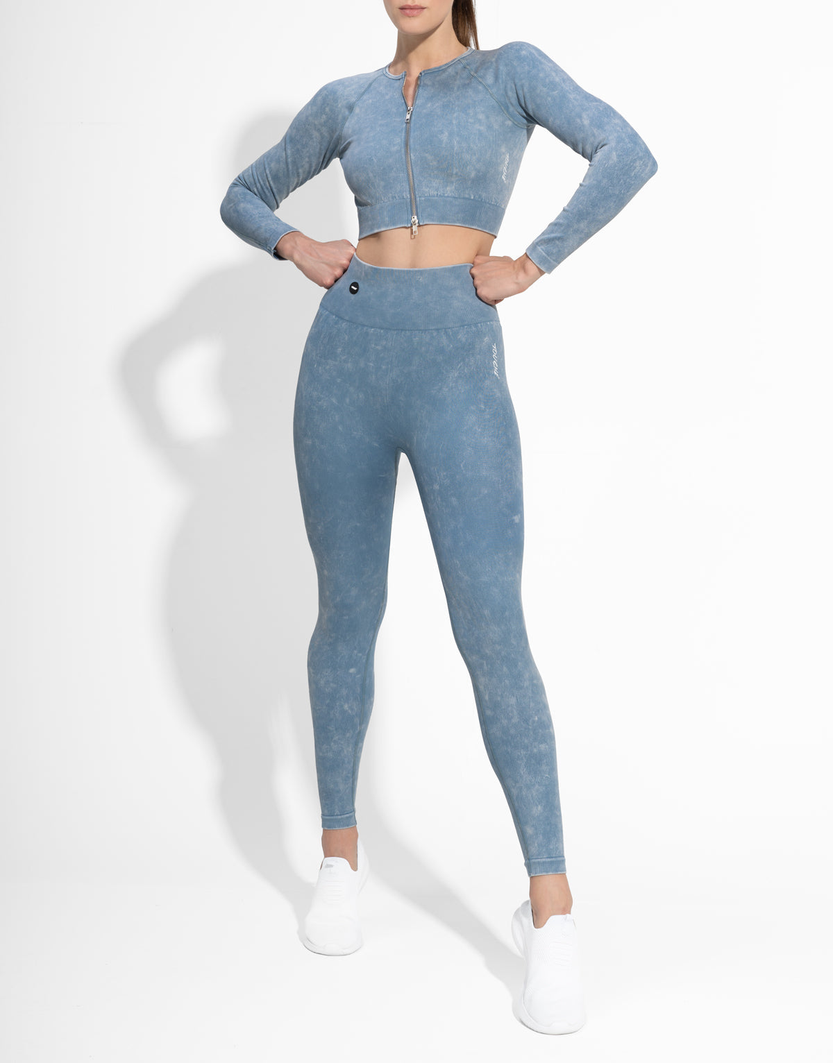 ZIPPED BLUE SEAMLESS