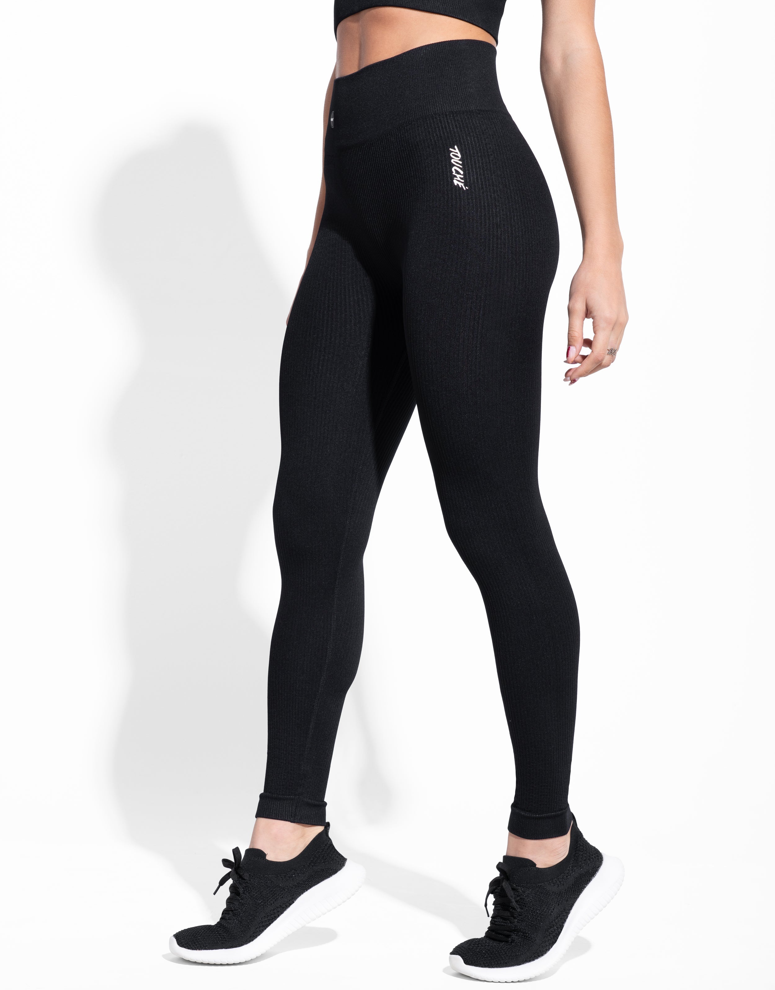 BASIC SOLID BLACK SEAMLESS