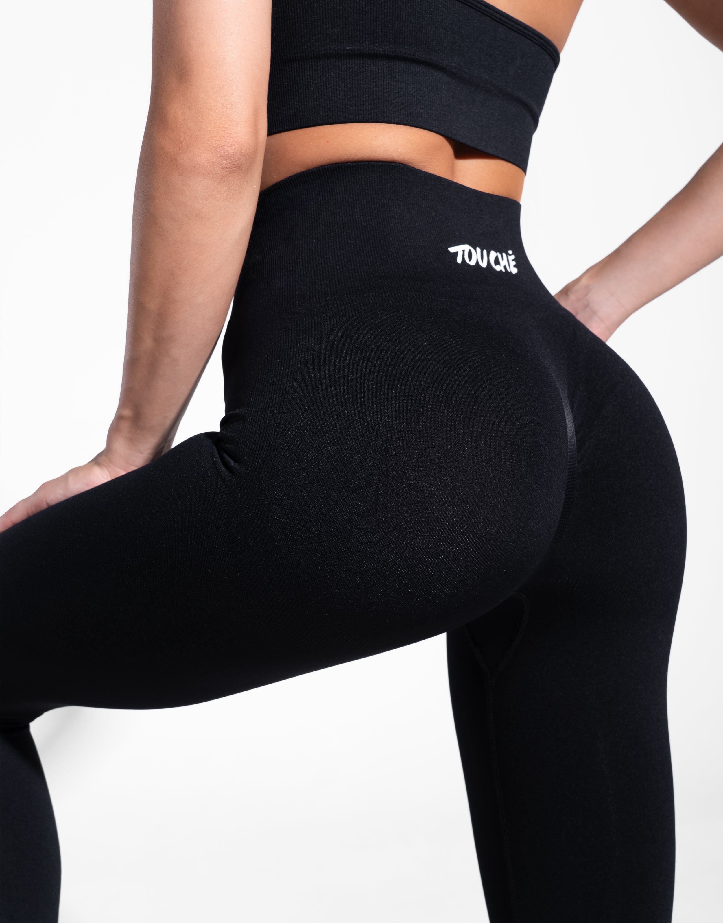 BASE BLACK SEAMLESS