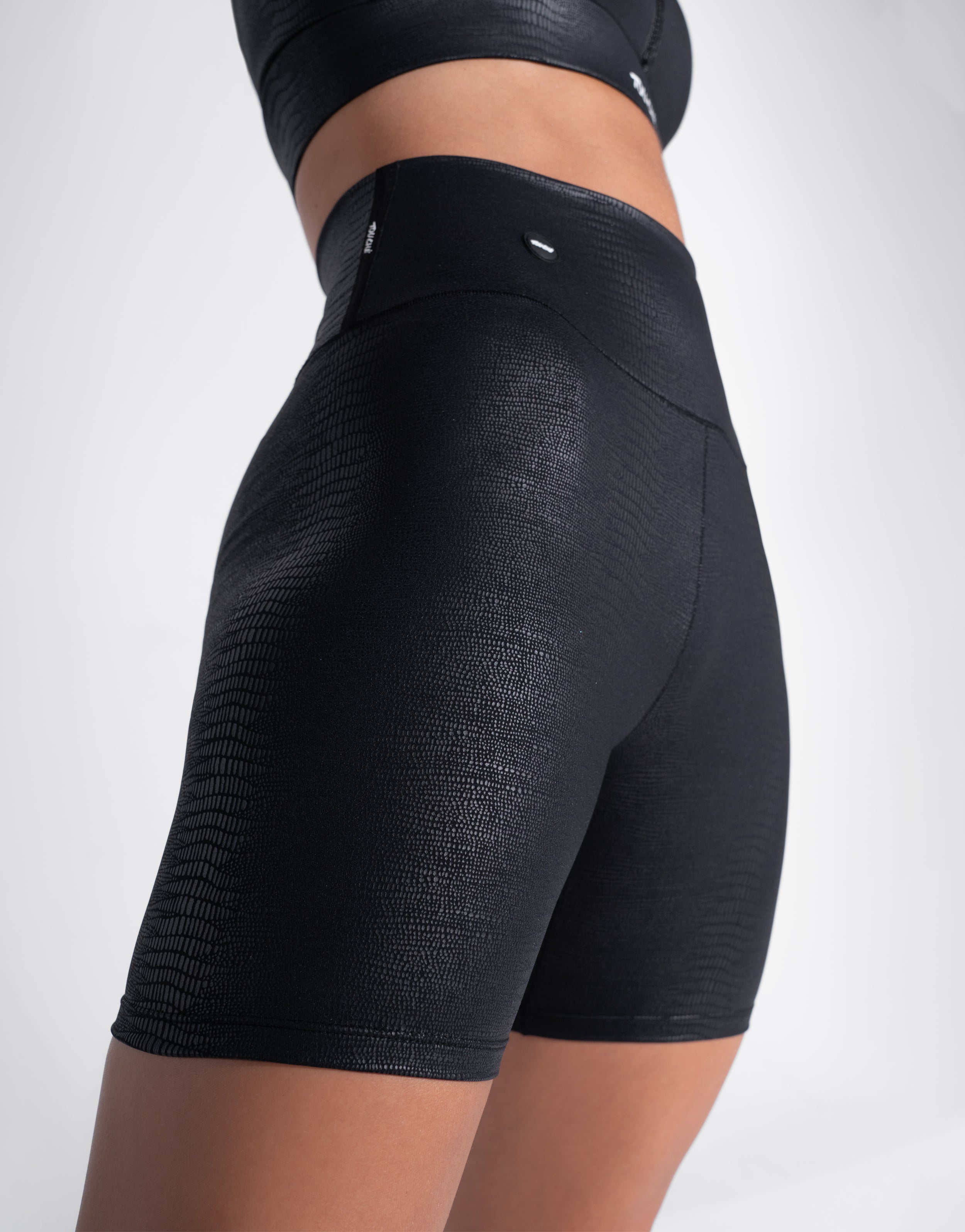 BLACK SNAKE SHORT