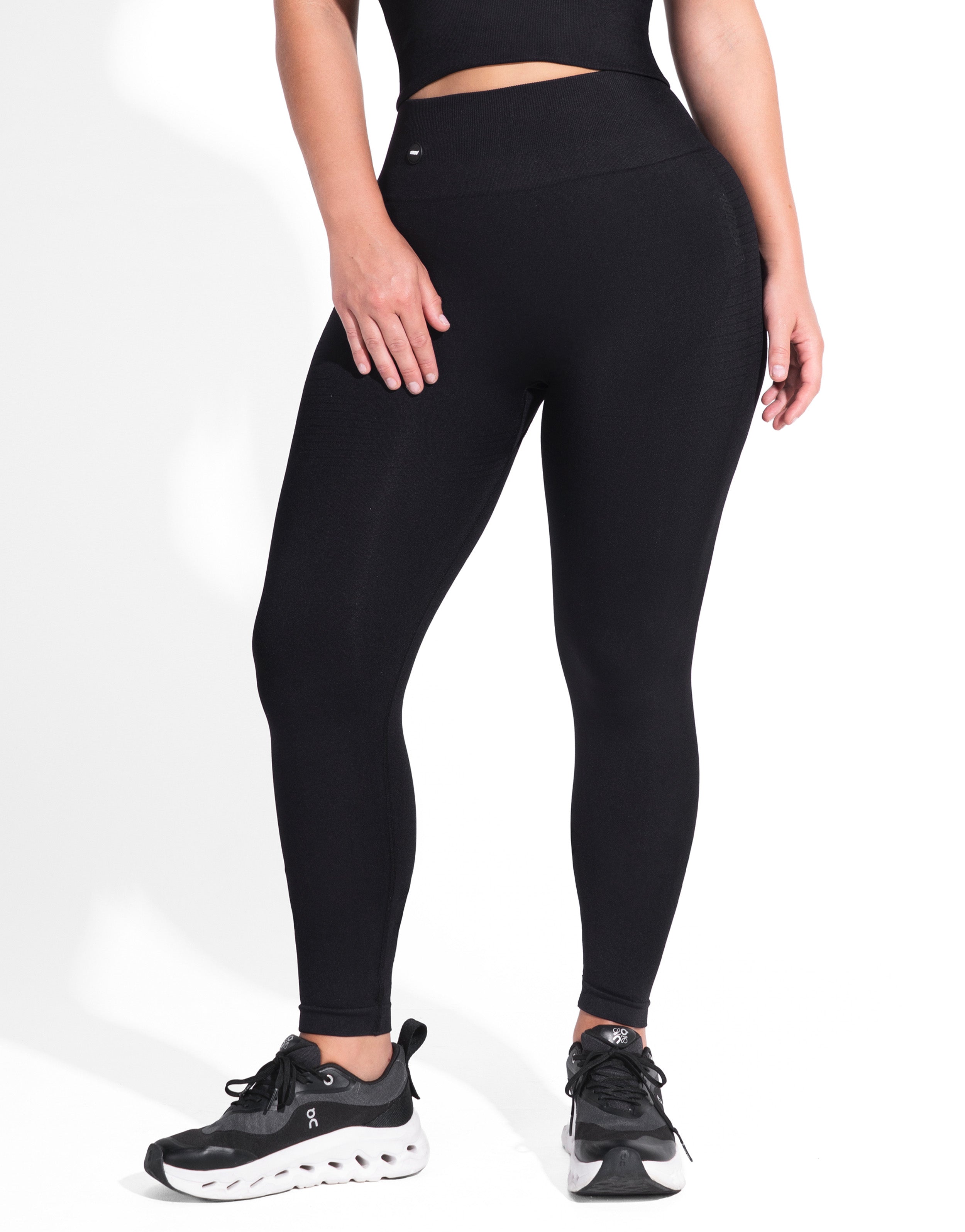 BASIC BLACK SEAMLESS